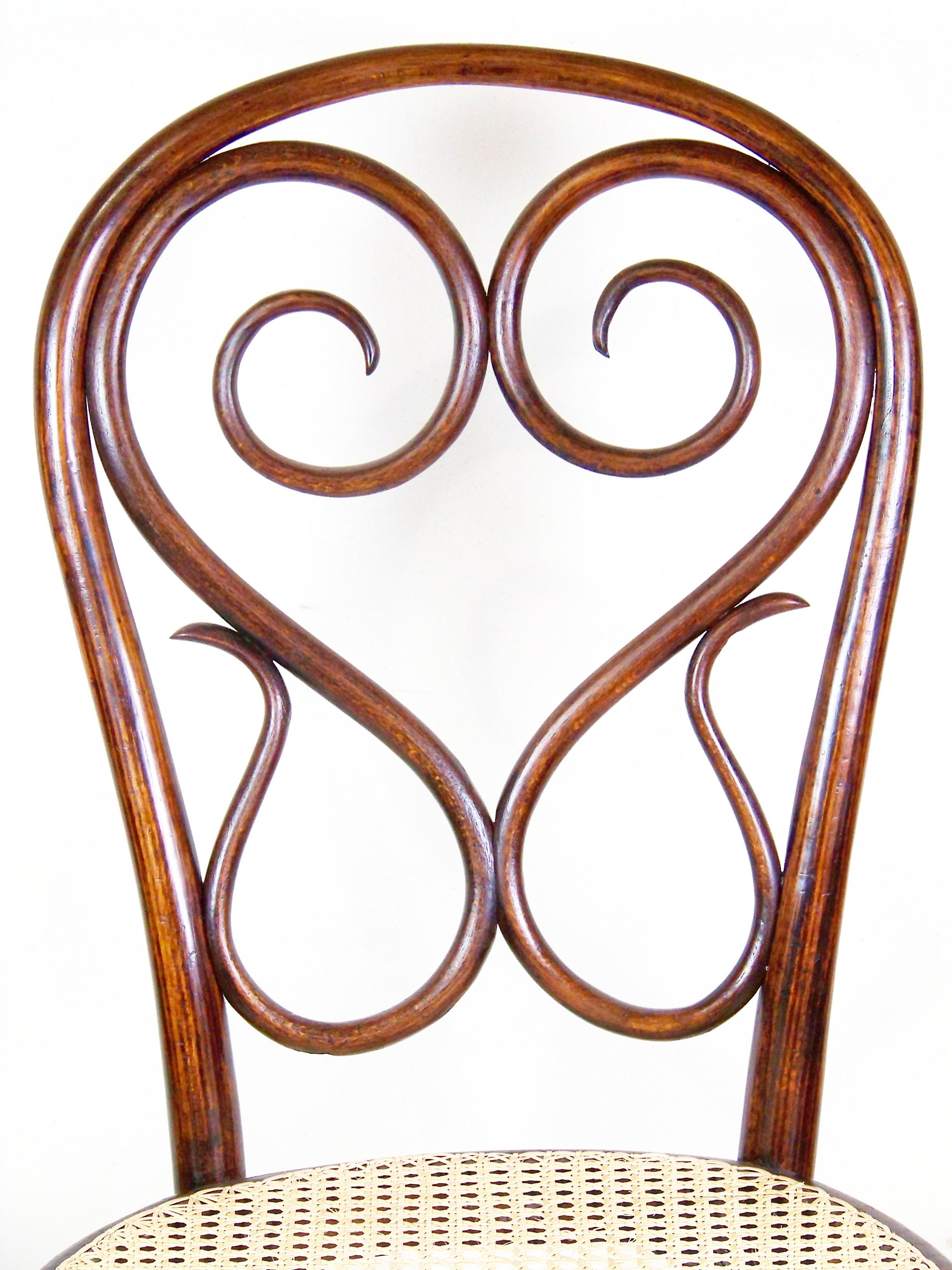 Rare wery old Chair Thonet Nr.4, 1860 In Good Condition For Sale In Praha, CZ