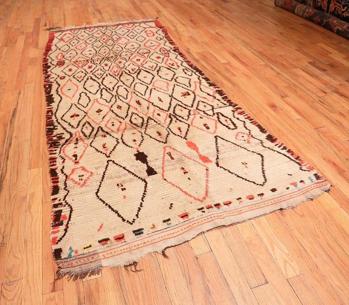 20th Century Nazmiyal Collection Vintage Moroccan Carpet. Size: 4 ft 5 in x 10 ft 9 in For Sale