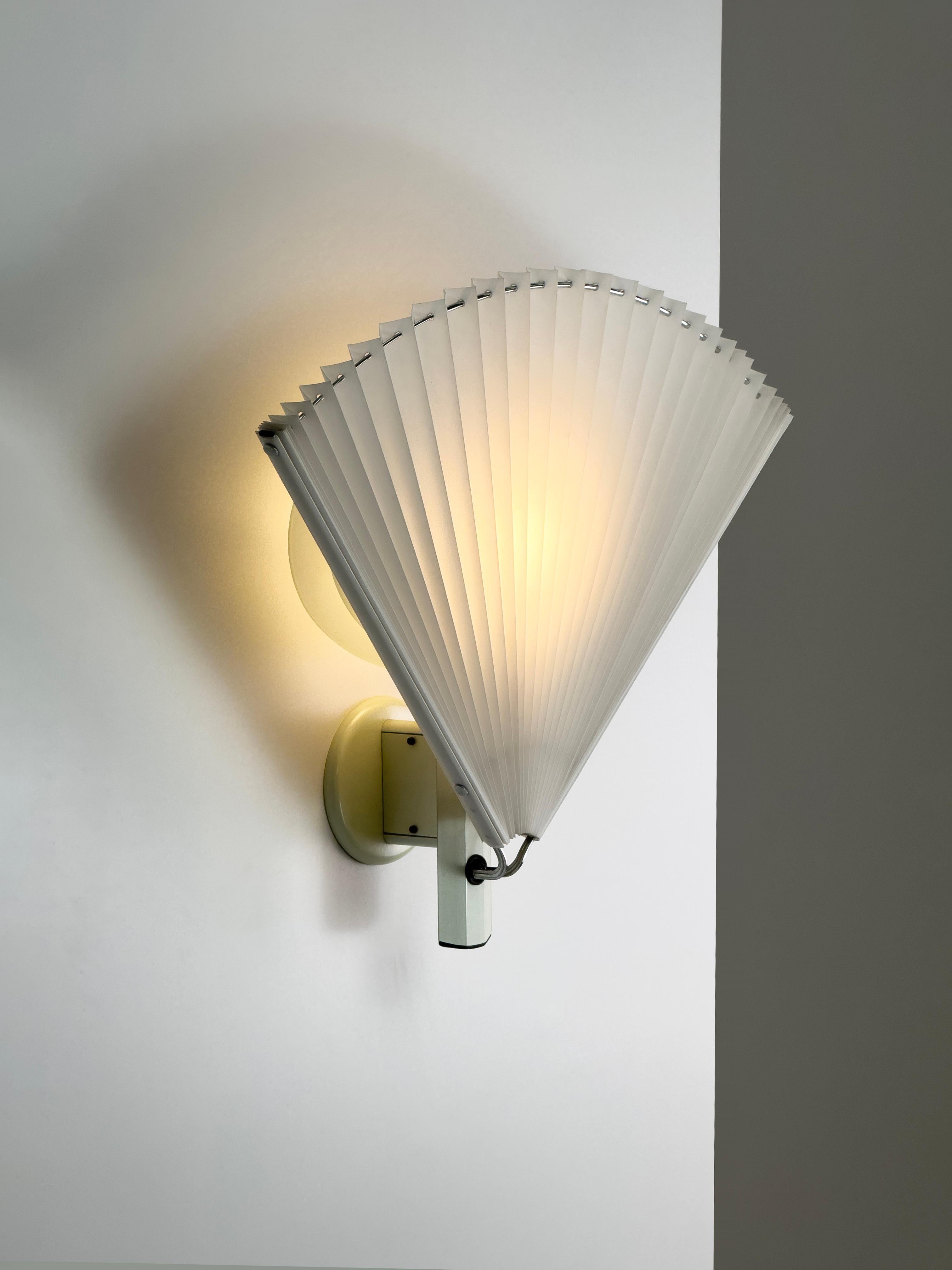 Seltene weiße Butterfly Wandleuchte von Afra & Tobia Scarpa für Flos, Italien 80er Jahre im Angebot 3