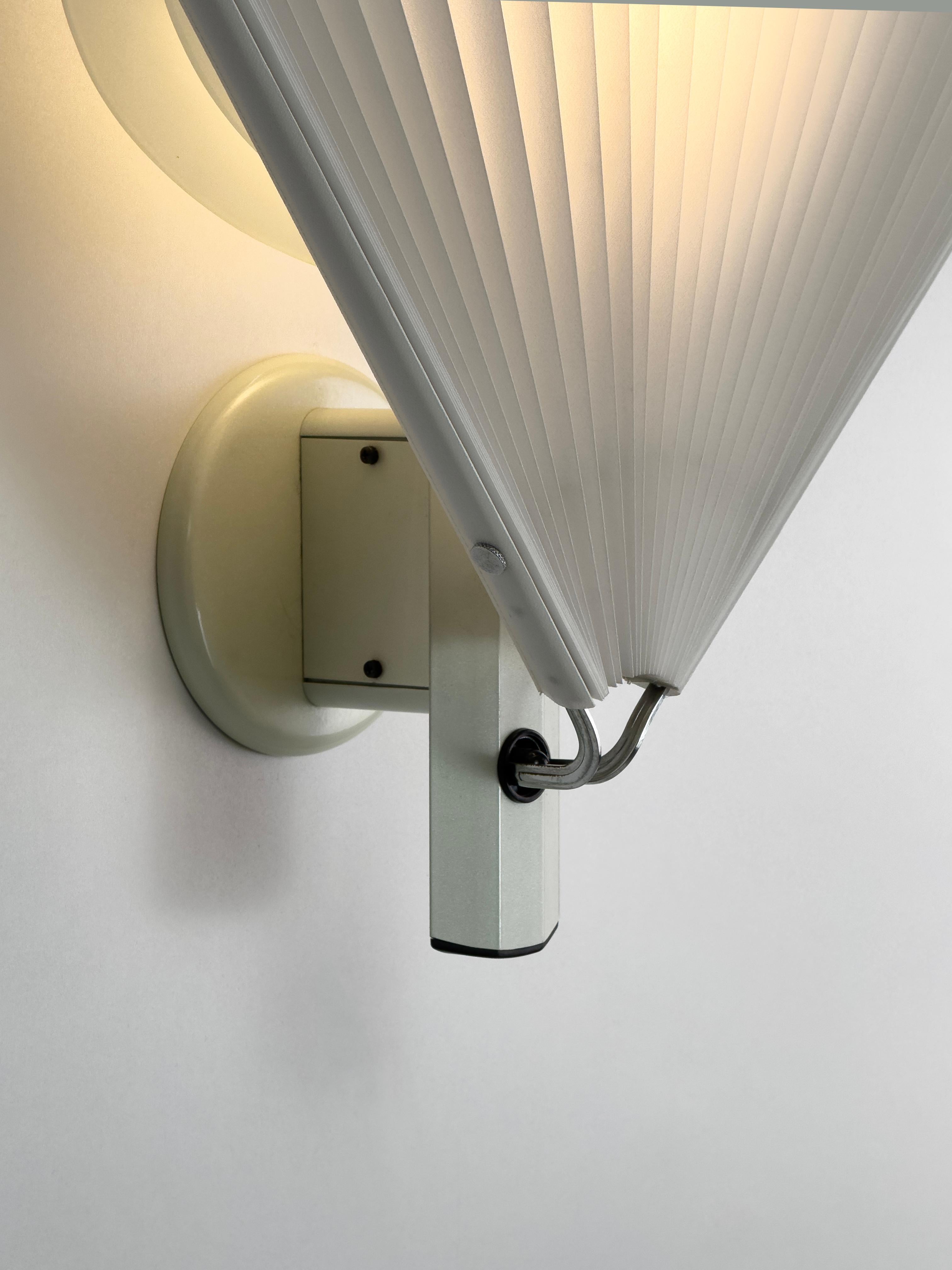 Seltene weiße Butterfly Wandleuchte von Afra & Tobia Scarpa für Flos, Italien 80er Jahre im Angebot 4