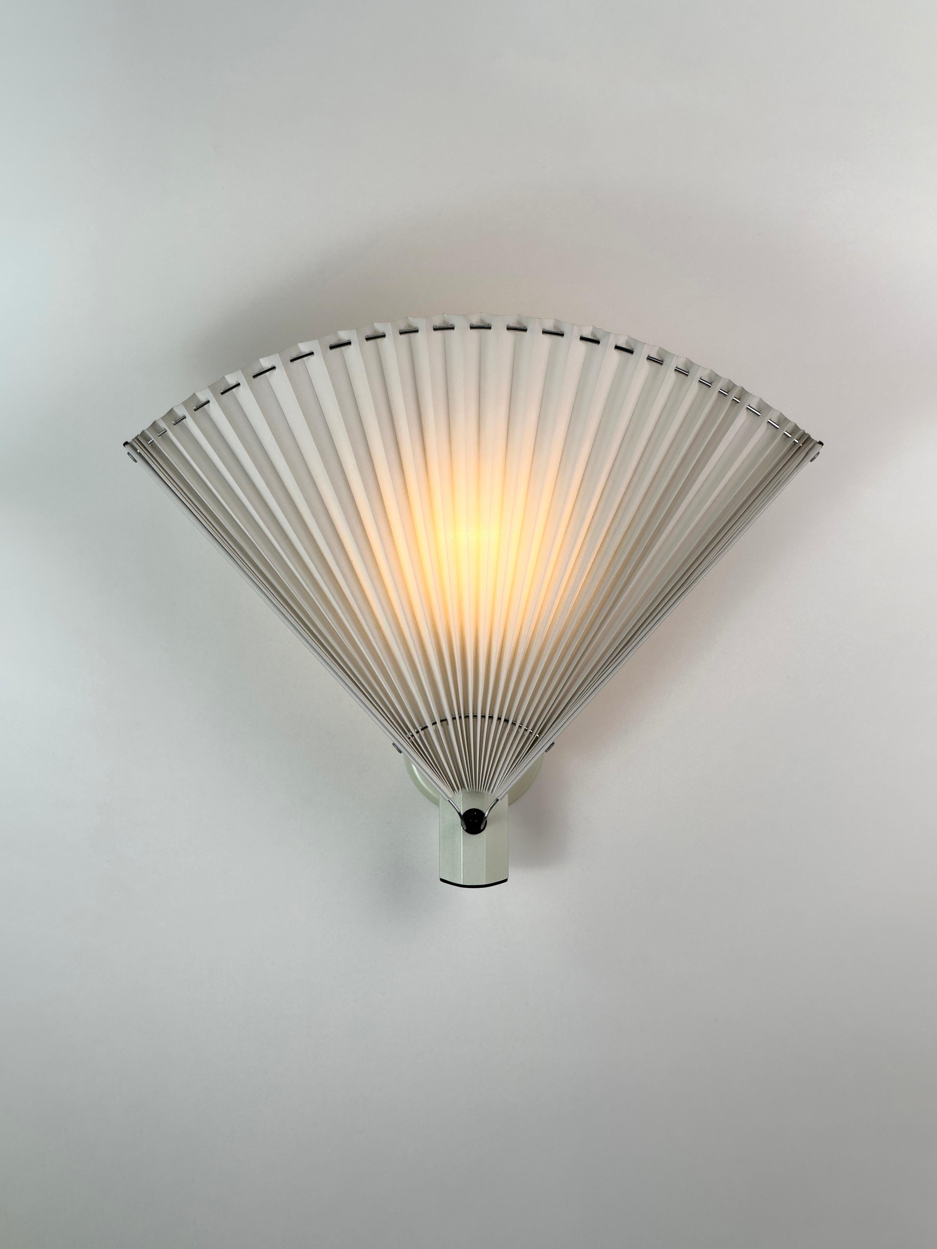 Seltene weiße Butterfly Wandleuchte von Afra & Tobia Scarpa für Flos, Italien 80er Jahre im Angebot 5