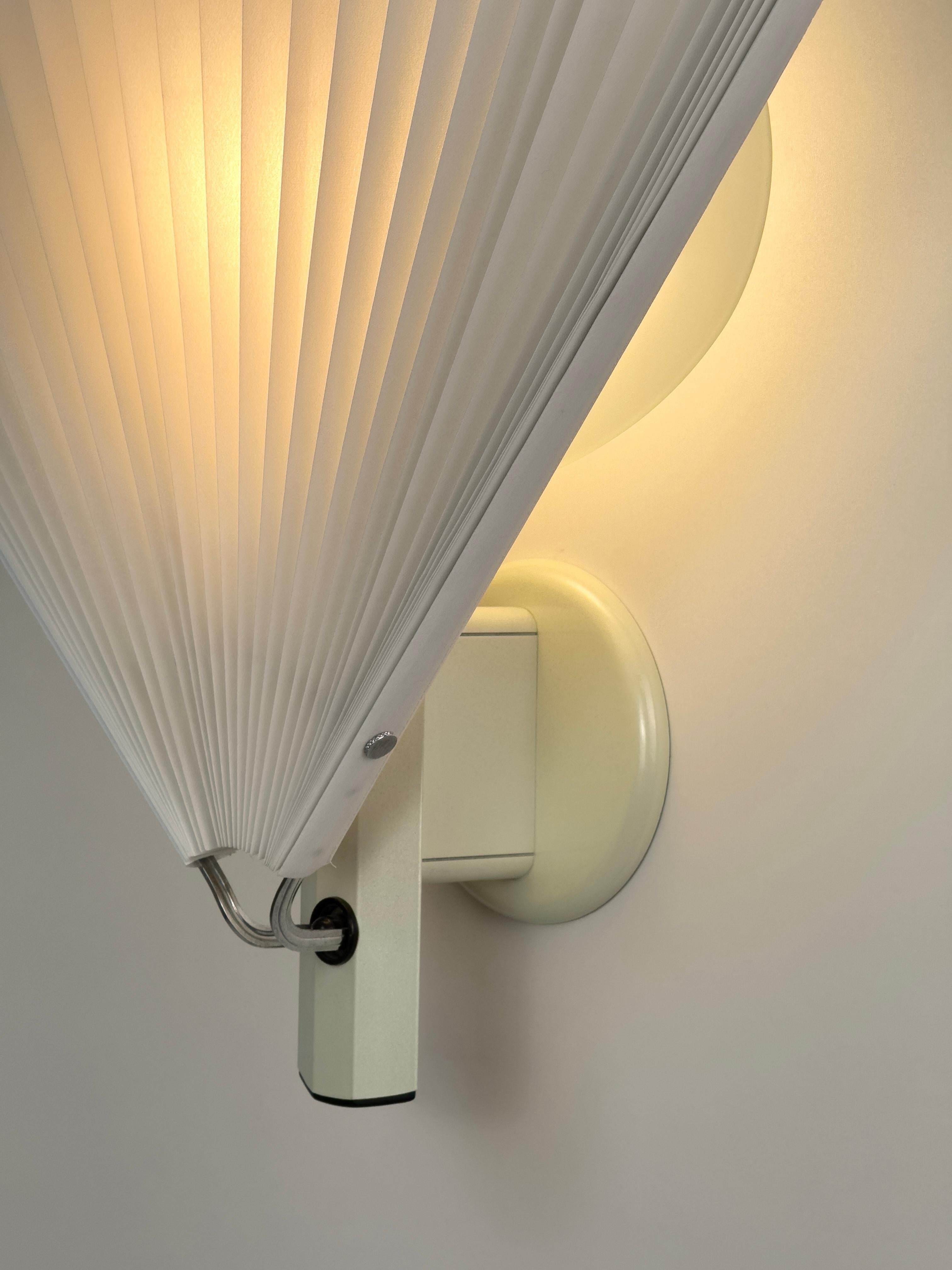 Seltene weiße Butterfly Wandleuchte von Afra & Tobia Scarpa für Flos, Italien 80er Jahre im Angebot 7