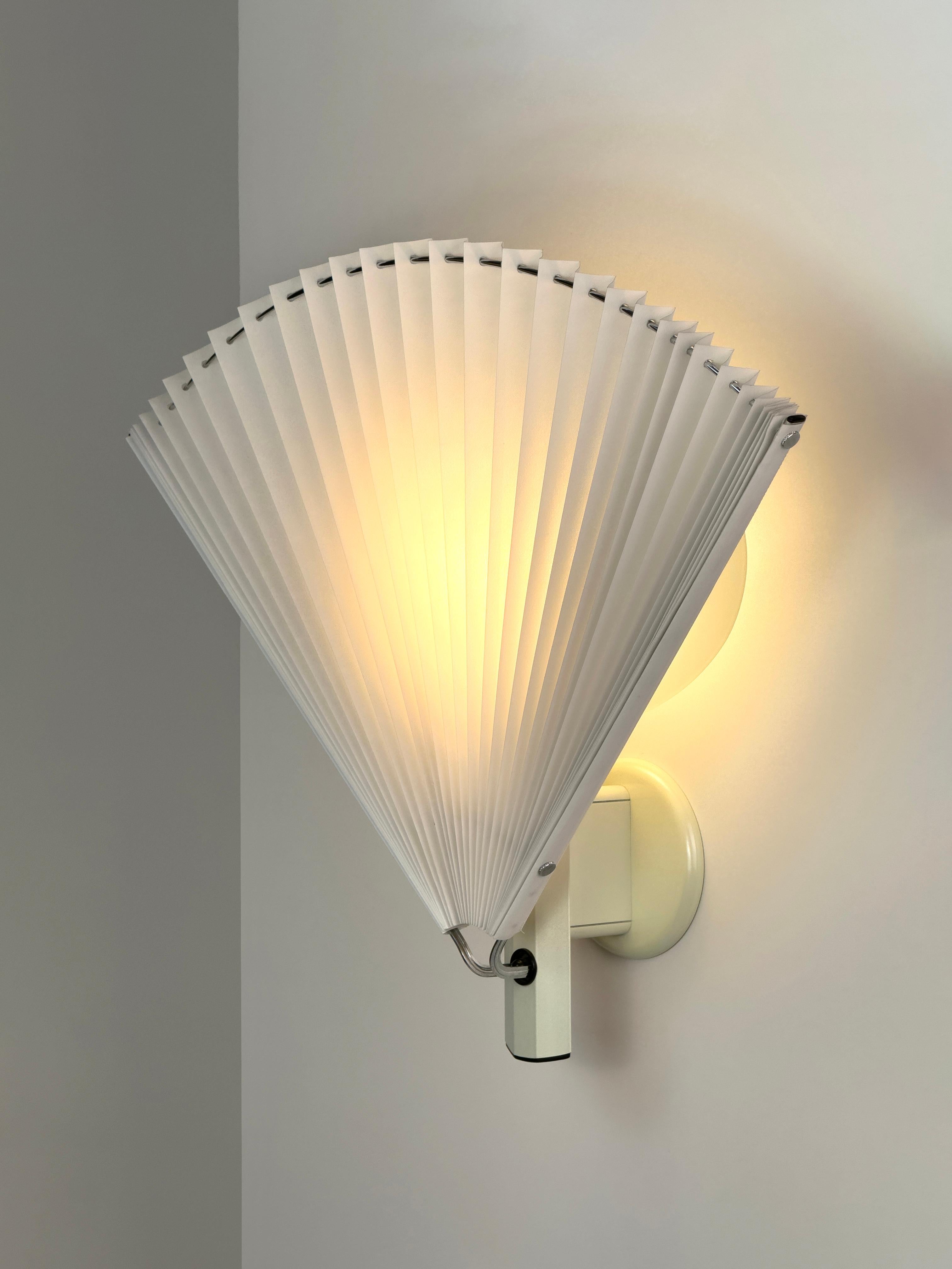 Seltene weiße Butterfly Wandleuchte von Afra & Tobia Scarpa für Flos, Italien 80er Jahre im Angebot 8