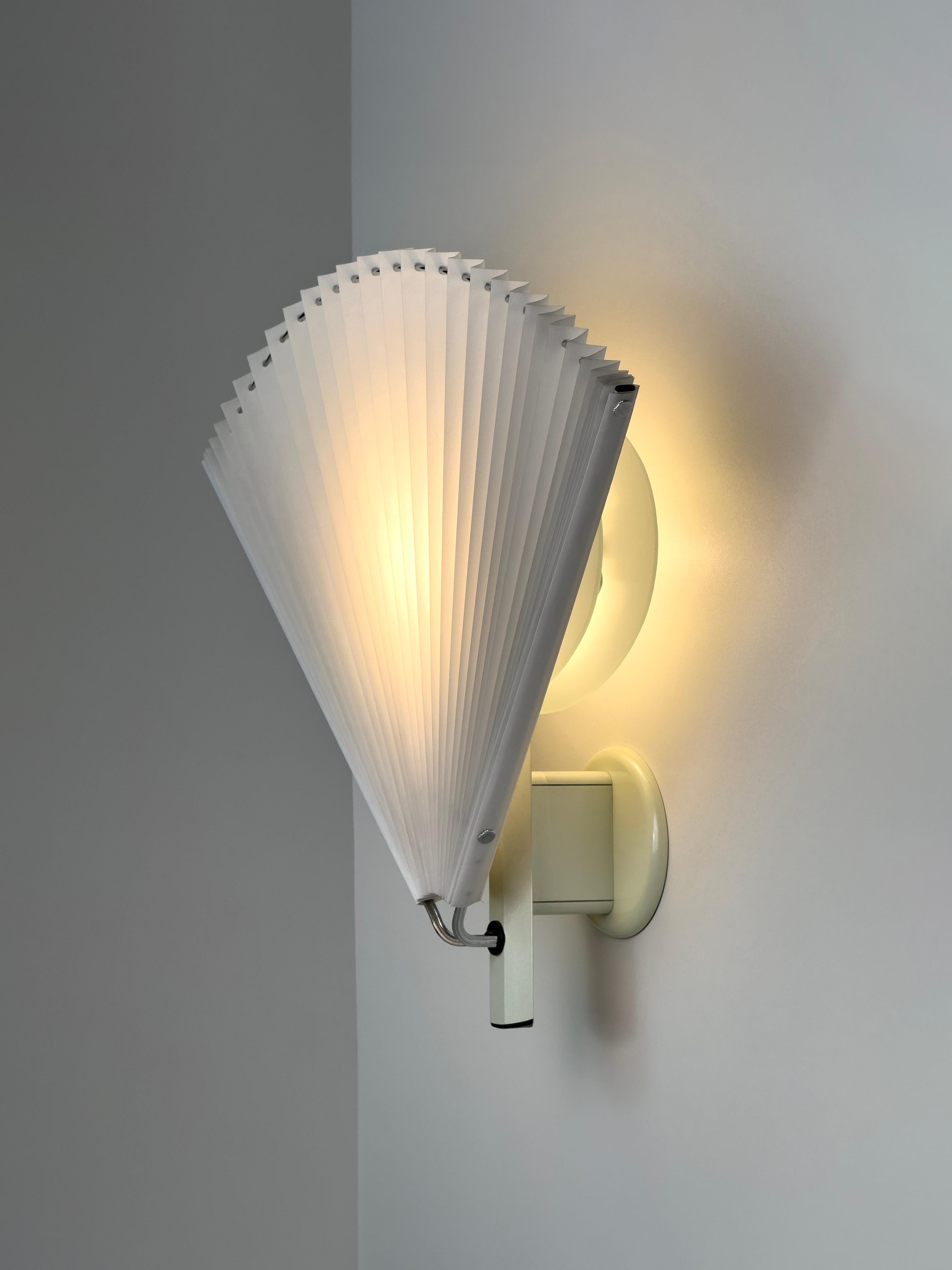 Seltene weiße Butterfly Wandleuchte von Afra & Tobia Scarpa für Flos, Italien 80er Jahre im Angebot 10