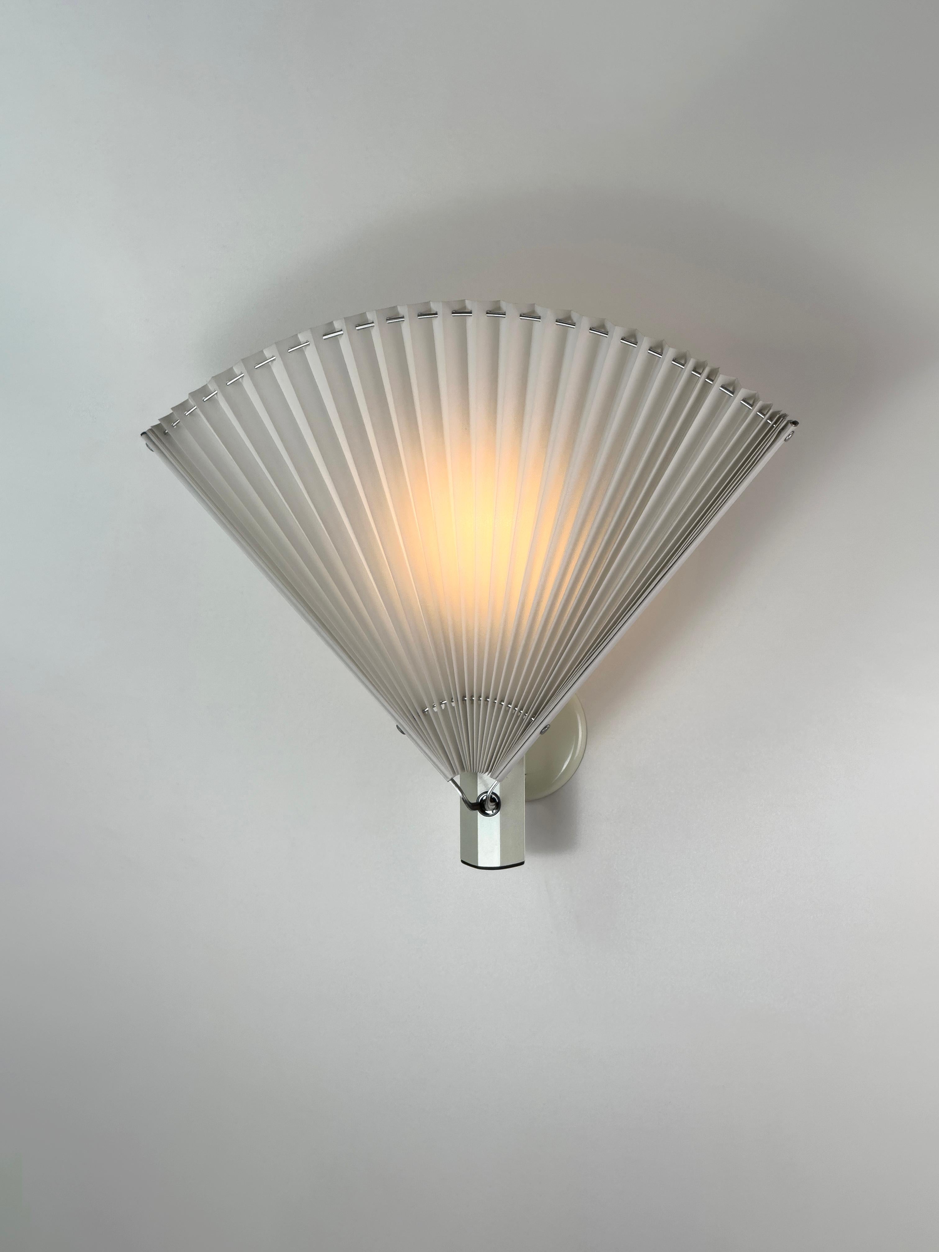 Seltene weiße Butterfly Wandleuchte von Afra & Tobia Scarpa für Flos, Italien 80er Jahre im Angebot 11