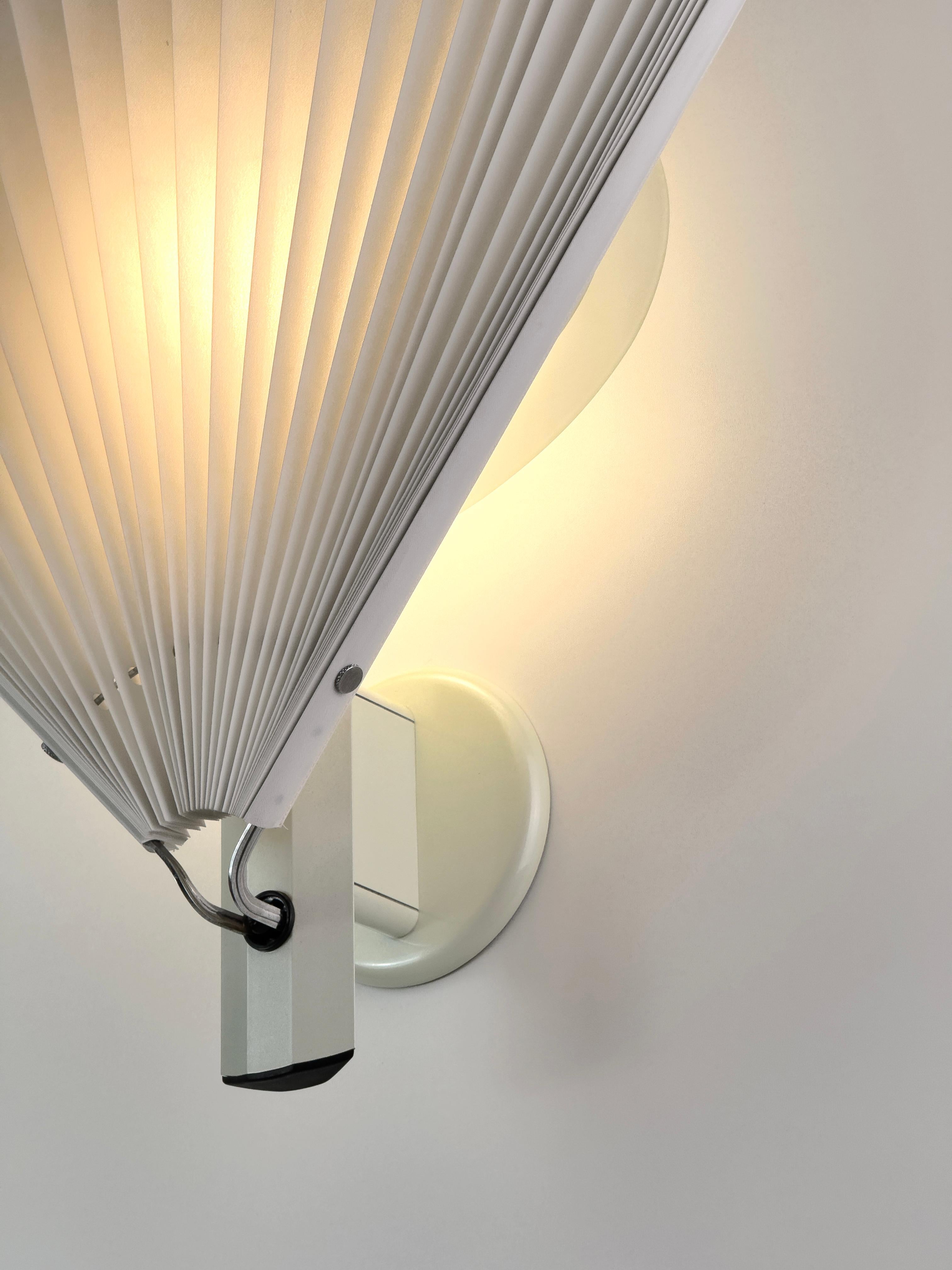 Seltene weiße Butterfly Wandleuchte von Afra & Tobia Scarpa für Flos, Italien 80er Jahre (Ende des 20. Jahrhunderts) im Angebot