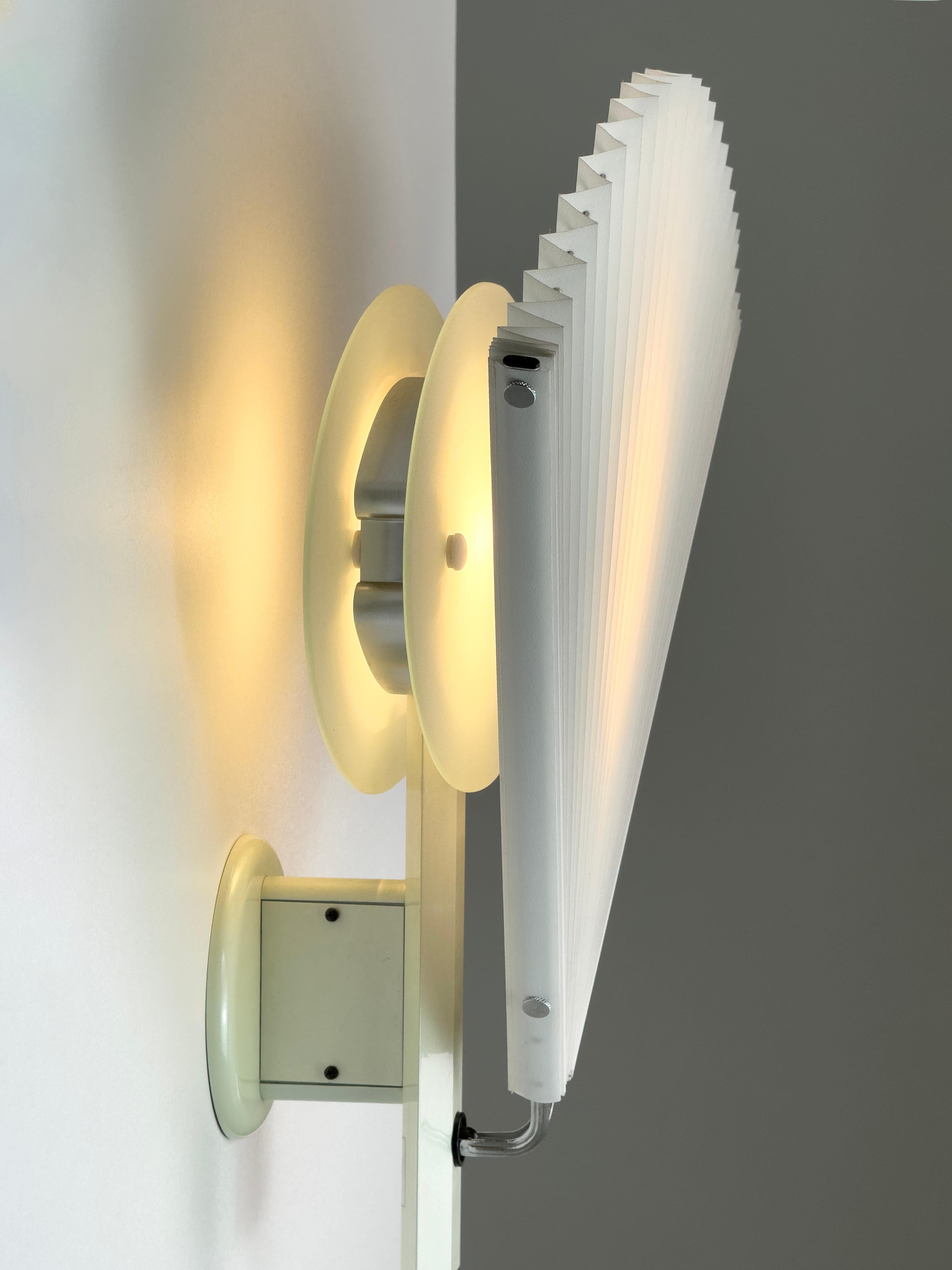 Seltene weiße Butterfly Wandleuchte von Afra & Tobia Scarpa für Flos, Italien 80er Jahre im Angebot 1