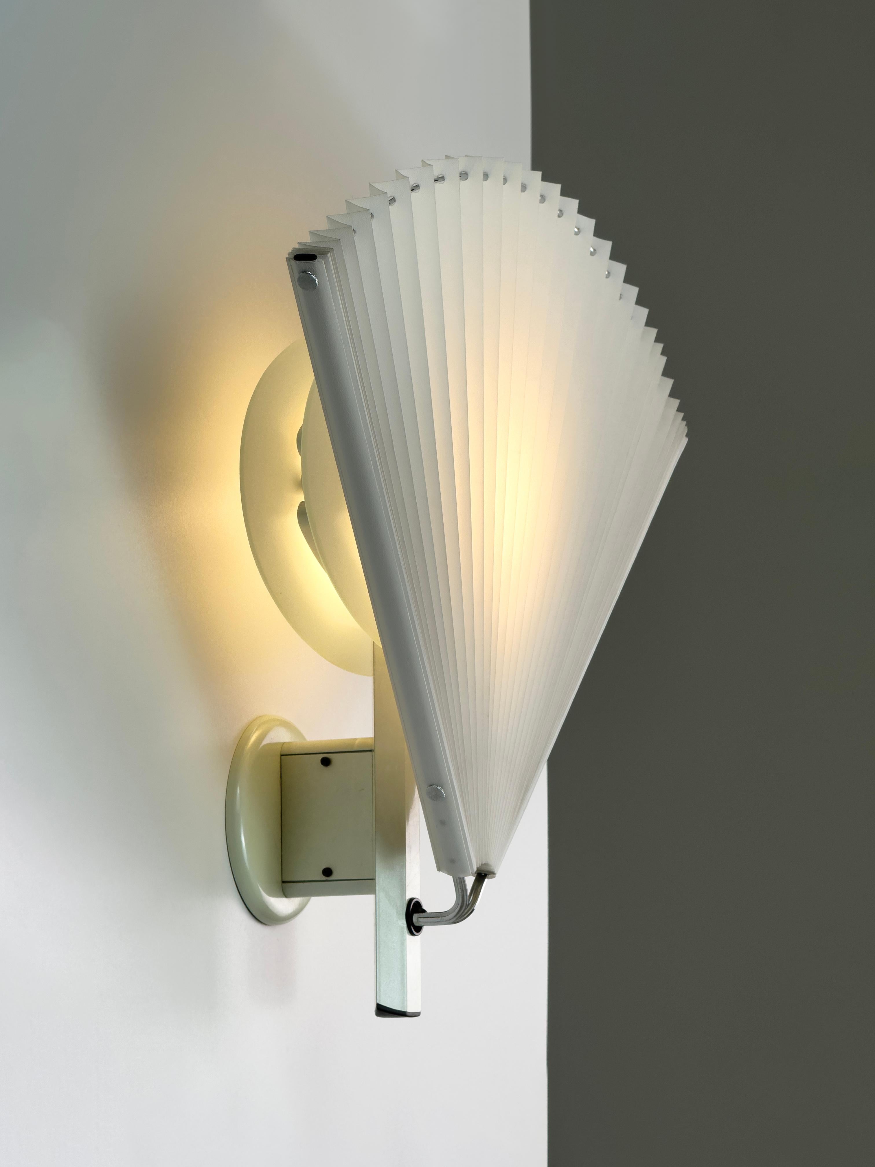 Seltene weiße Butterfly Wandleuchte von Afra & Tobia Scarpa für Flos, Italien 80er Jahre im Angebot 2