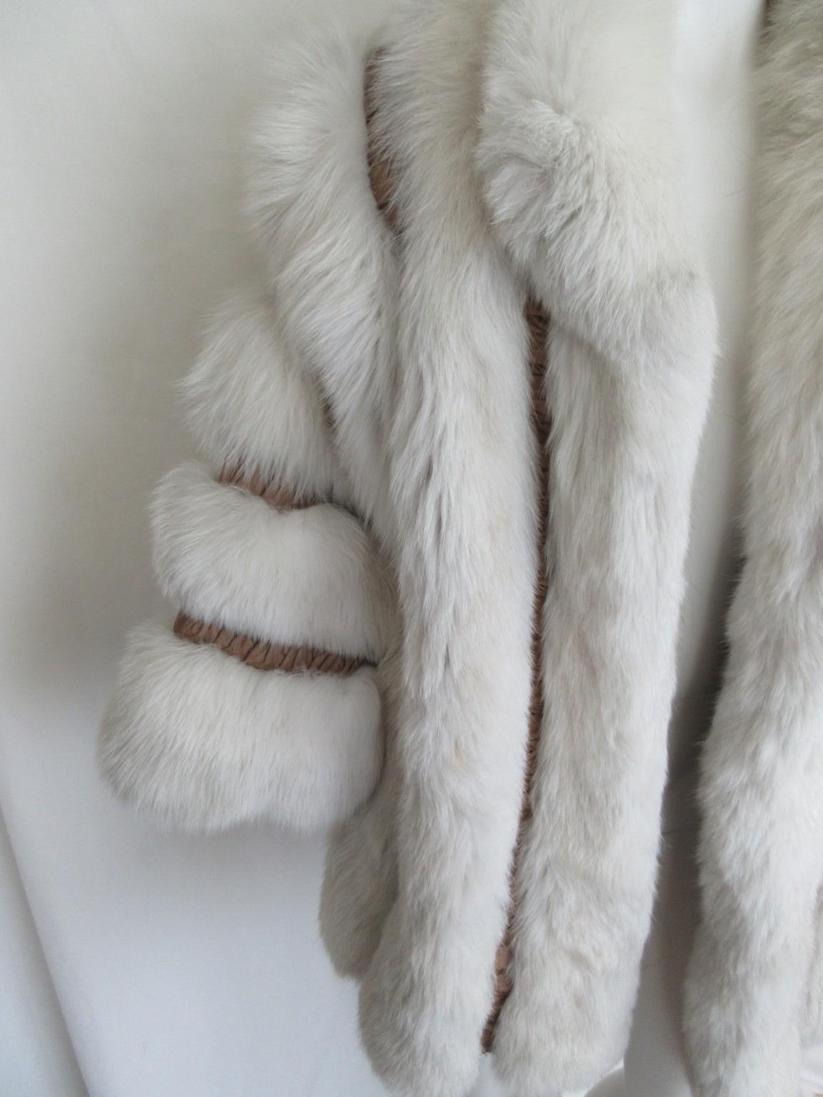 Raro cappotto di pelliccia di volpe bianca In condizioni discrete in vendita a Amsterdam, NL