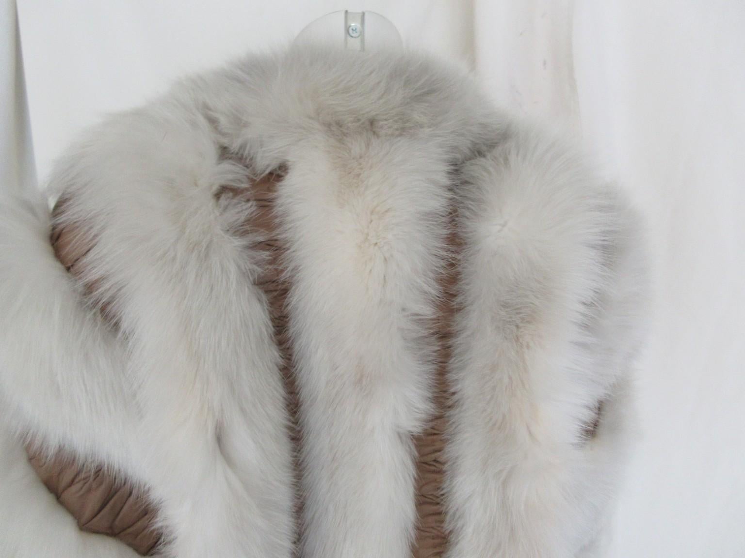 Raro cappotto di pelliccia di volpe bianca in vendita 1