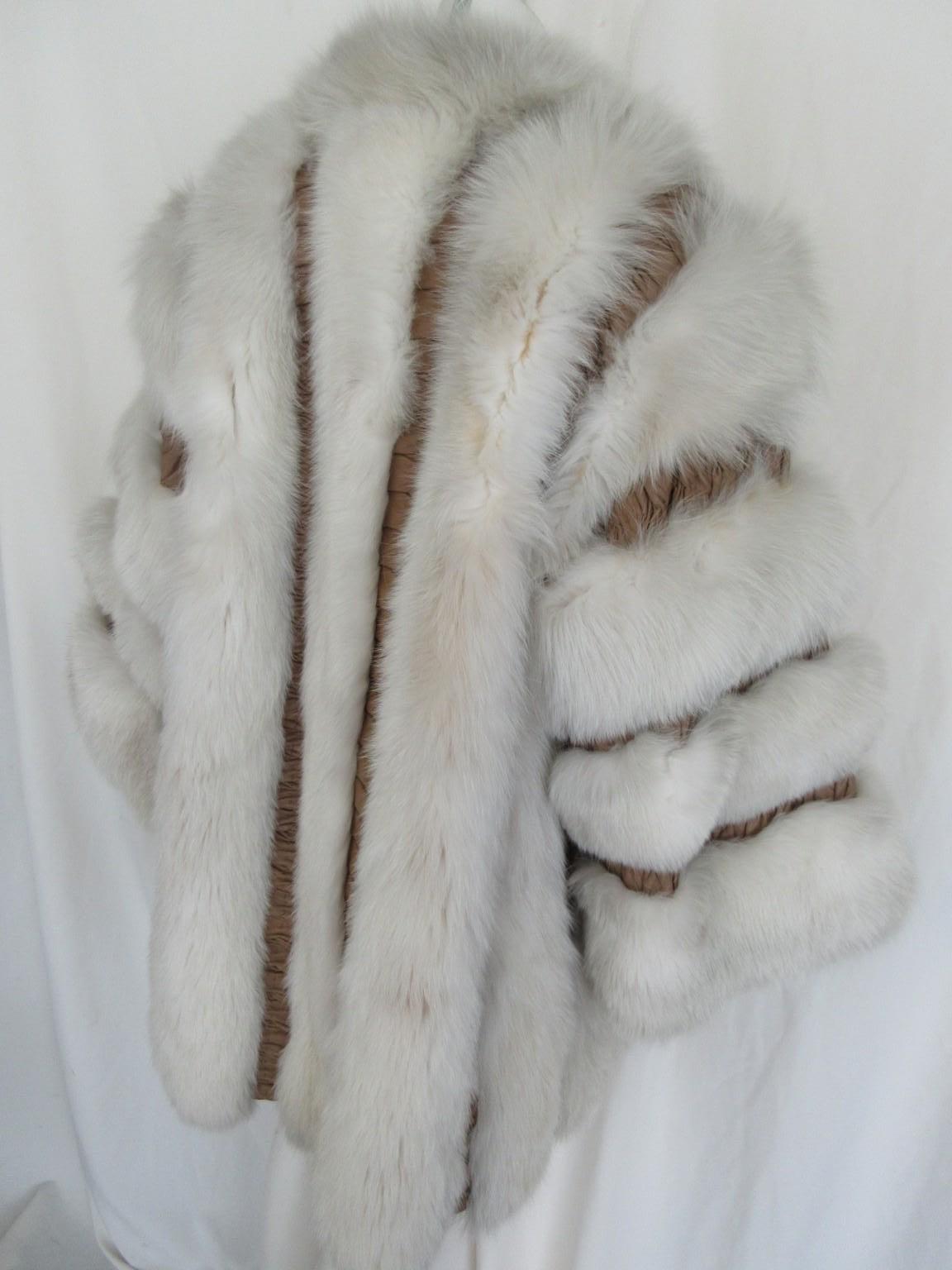 Raro cappotto di pelliccia di volpe bianca in vendita 3