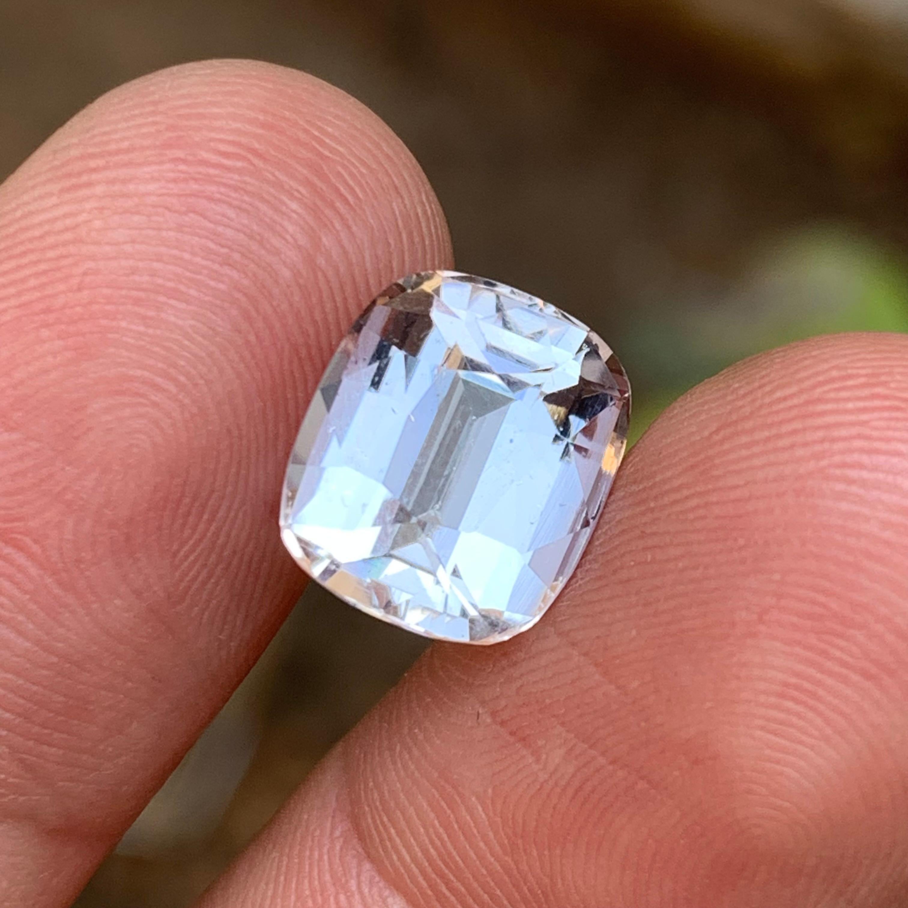 Rare pierre Morganite naturelle blanche de 6,10 carats, taille coussin pour bague/pendentif Afg Neuf - En vente à Peshawar, PK