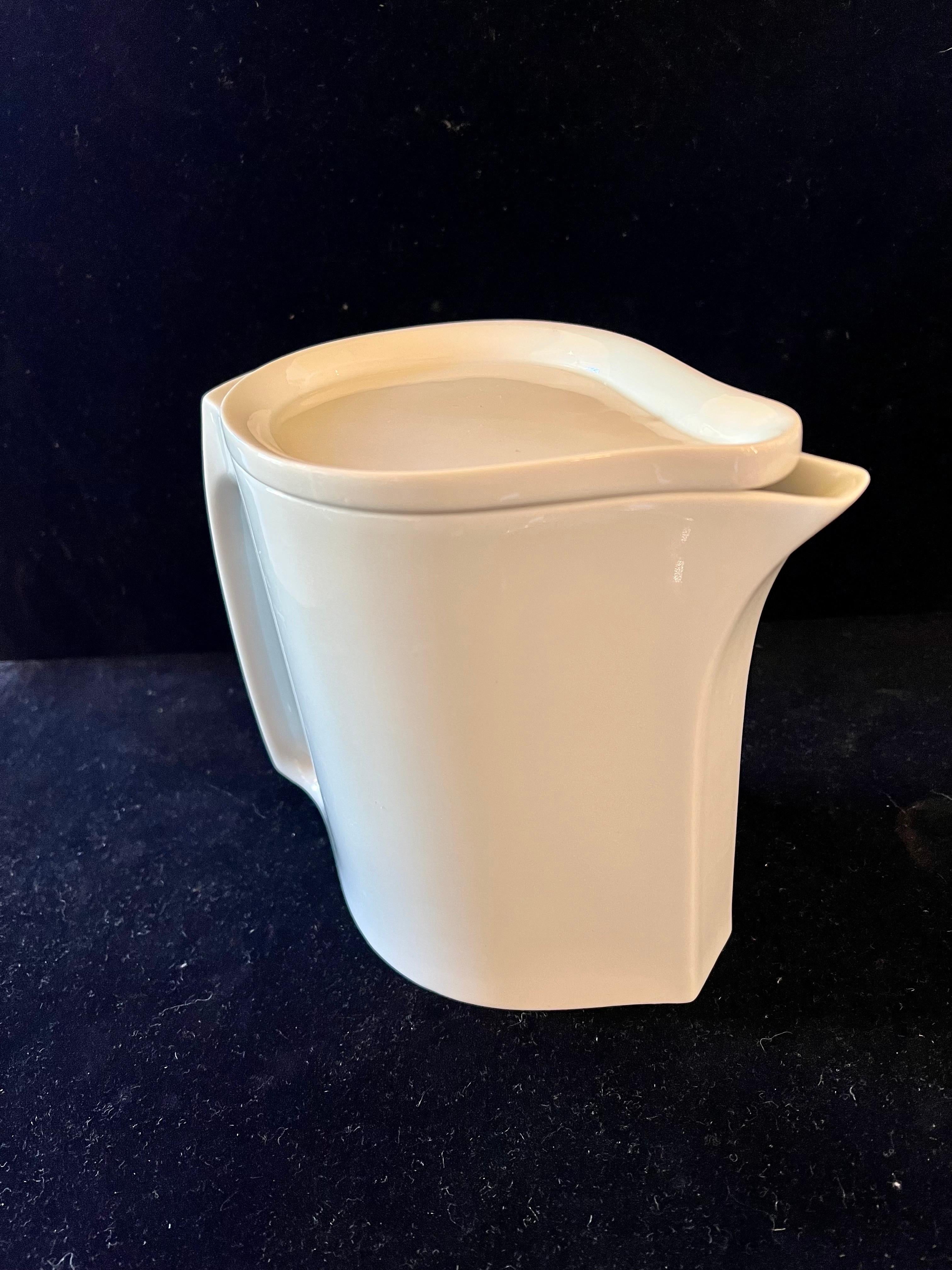 Great design on this elegant water pitcher in white porcelain, by dank designs Austria excellent condition, no chips or cracks, circa 1960s.