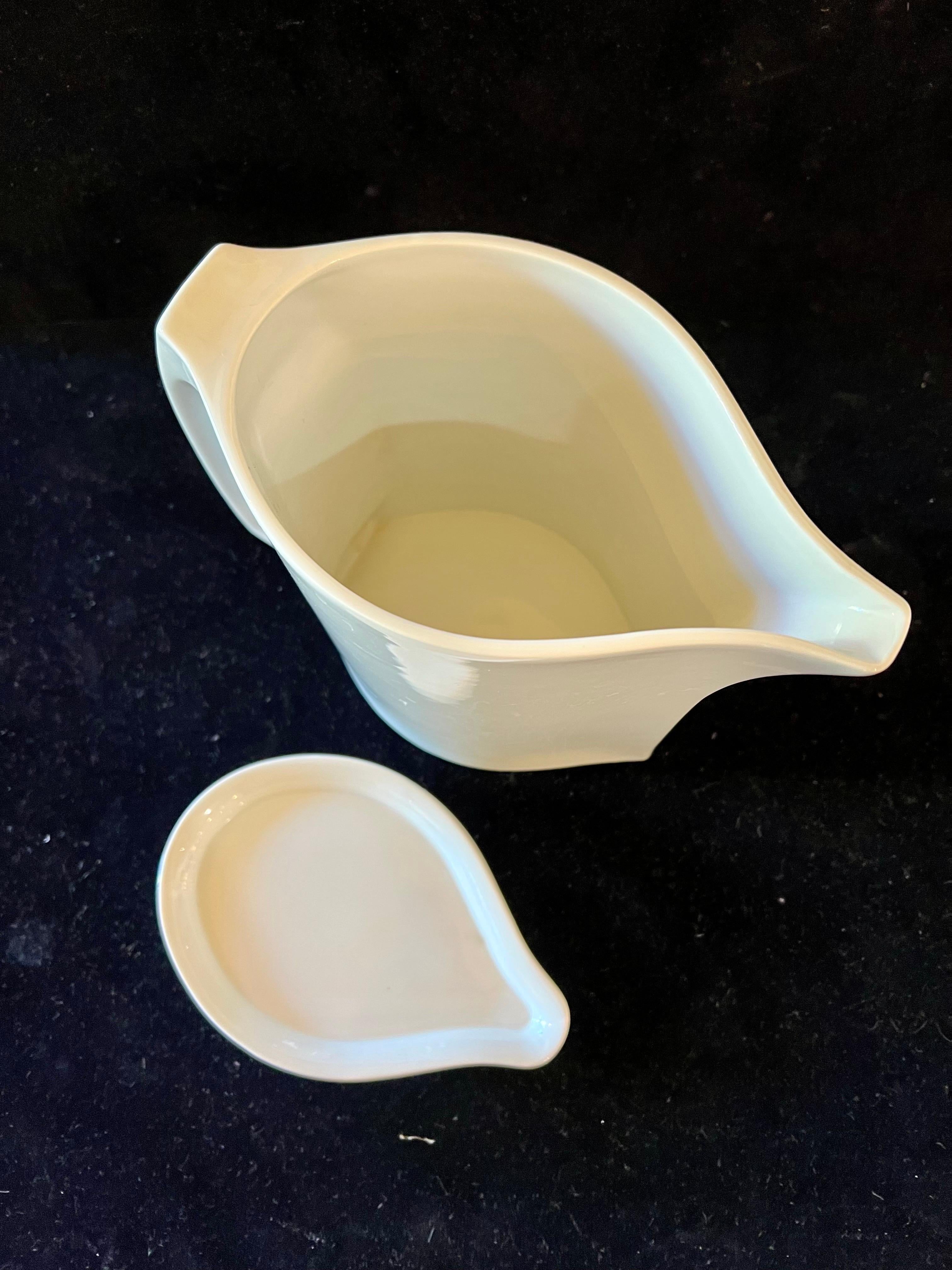 Mid-Century moderno Rara brocca di porcellana bianca di Dansk Designs, Austria in vendita