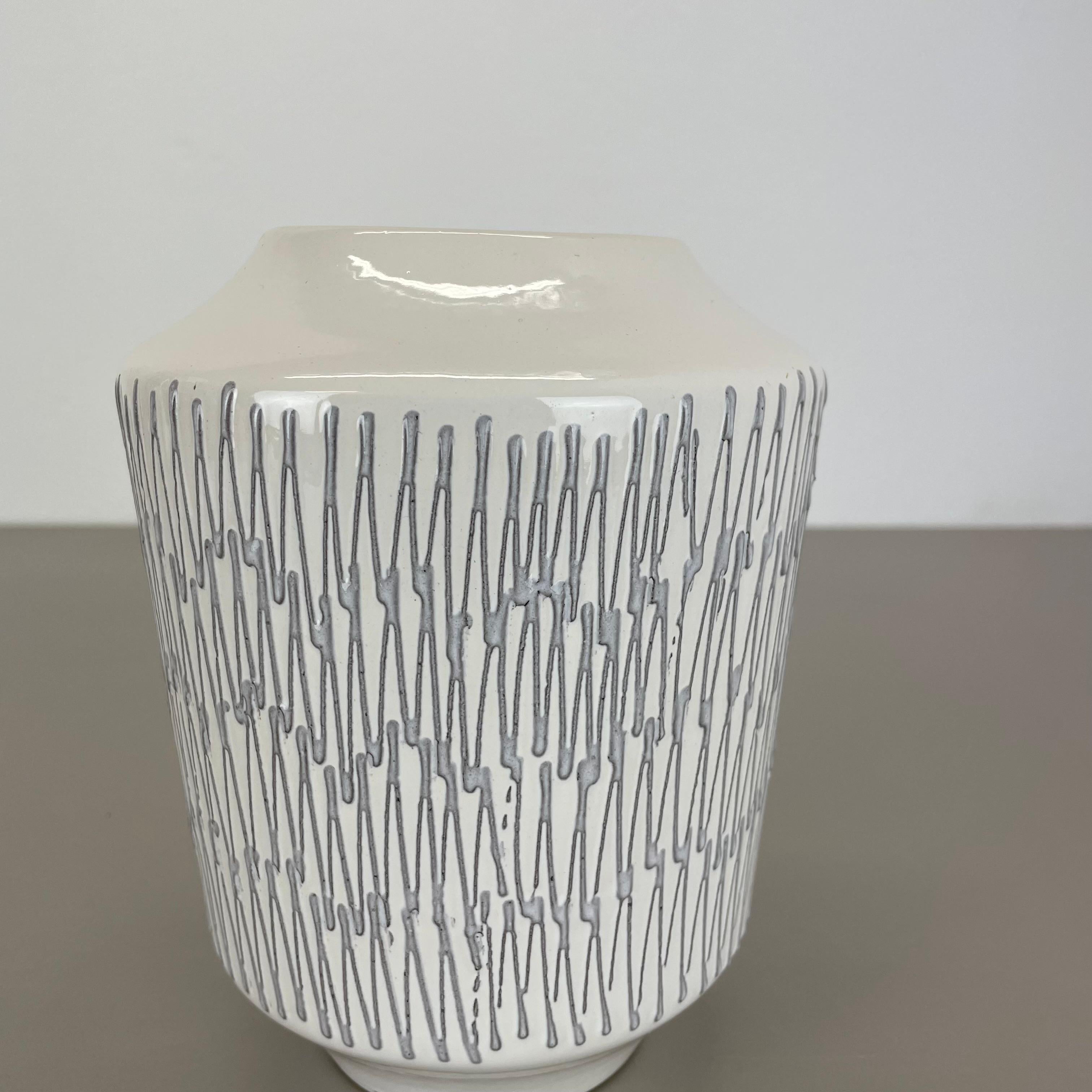 Rare white zig zag Fat Lava Ceramic Vases by ILKRA Ceramics, Germany 1970s For Sale 8