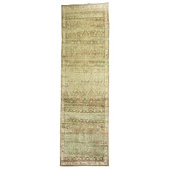 Rare et large tapis de couloir long vert antique persan Malayer
