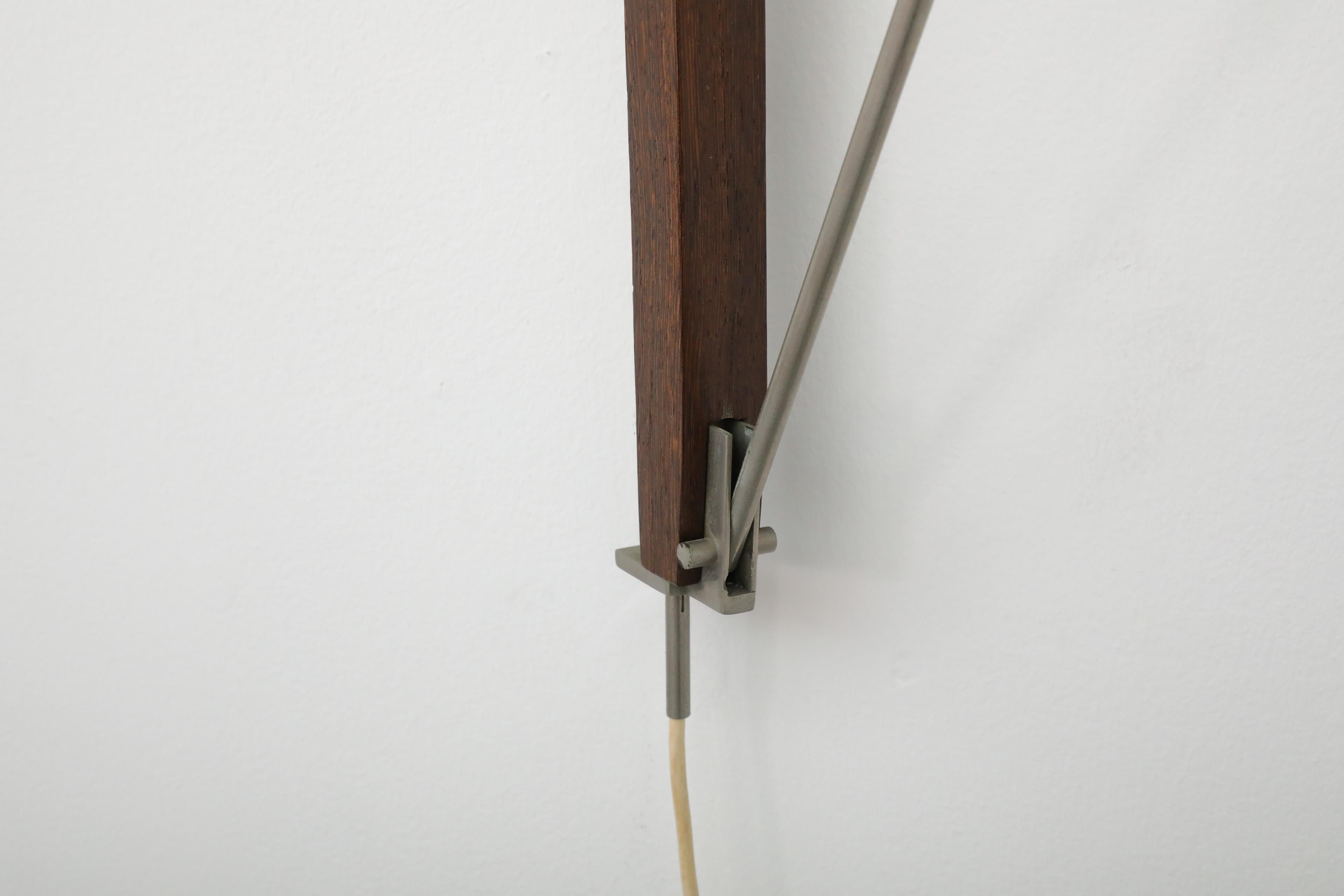 Rara applique Willem Hagoort con paralume a cono in metallo smaltato bianco e supporto in teak in vendita 8