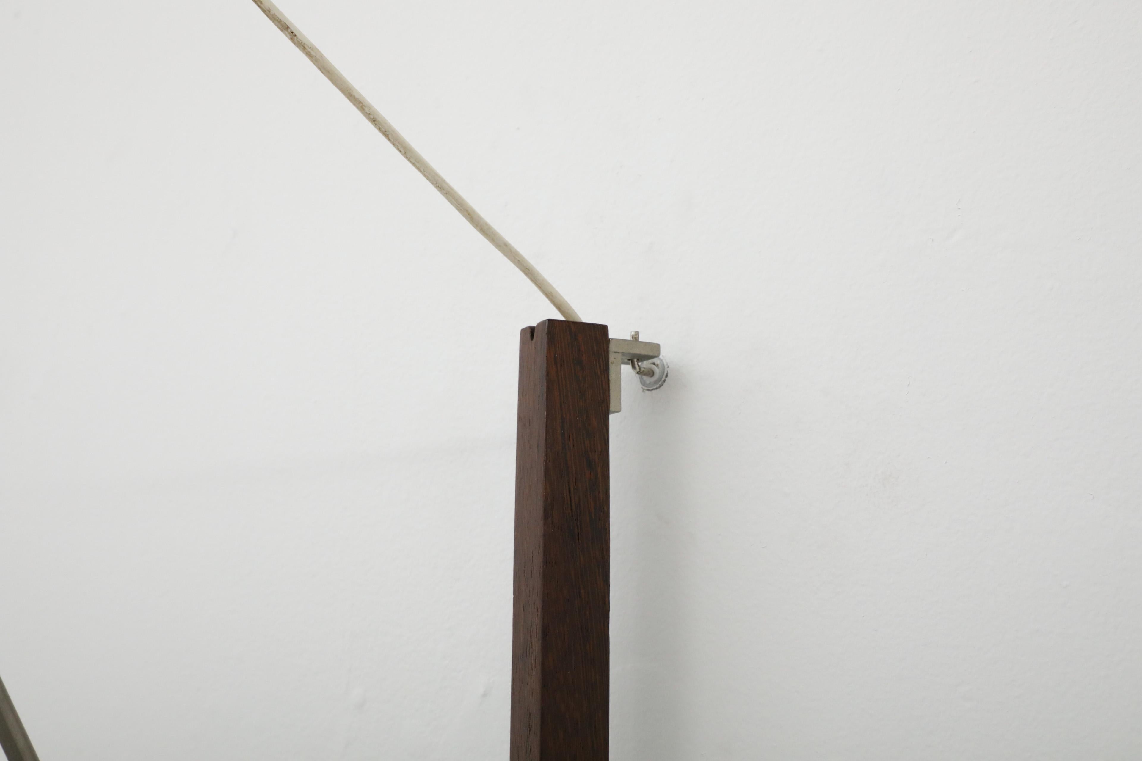 Rara applique Willem Hagoort con paralume a cono in metallo smaltato bianco e supporto in teak in vendita 10
