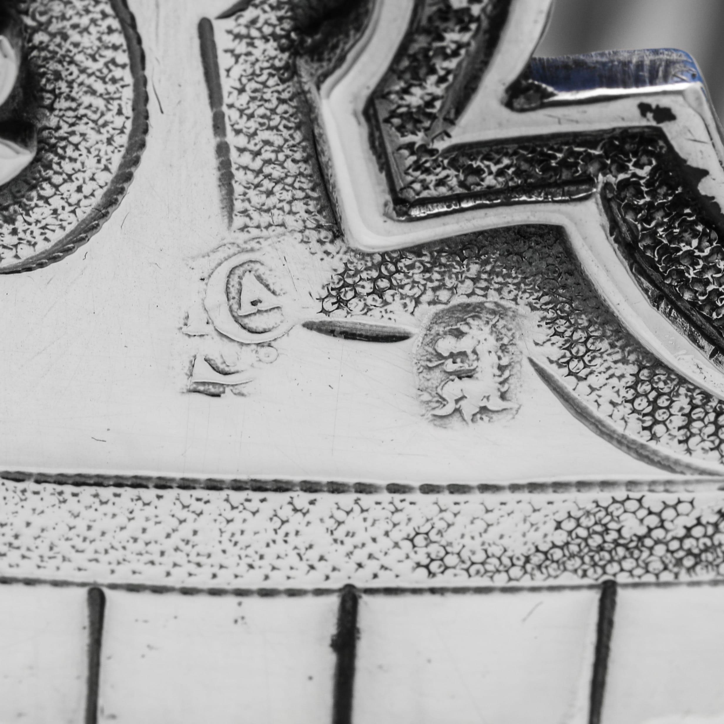 Raro cuenco Monteith de plata de ley de Guillermo III, Londres 1700 Plata esterlina en venta