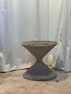 Rara fioriera Willy Guhl "Spindel", scultura da giardino in fibra di cemento svizzera