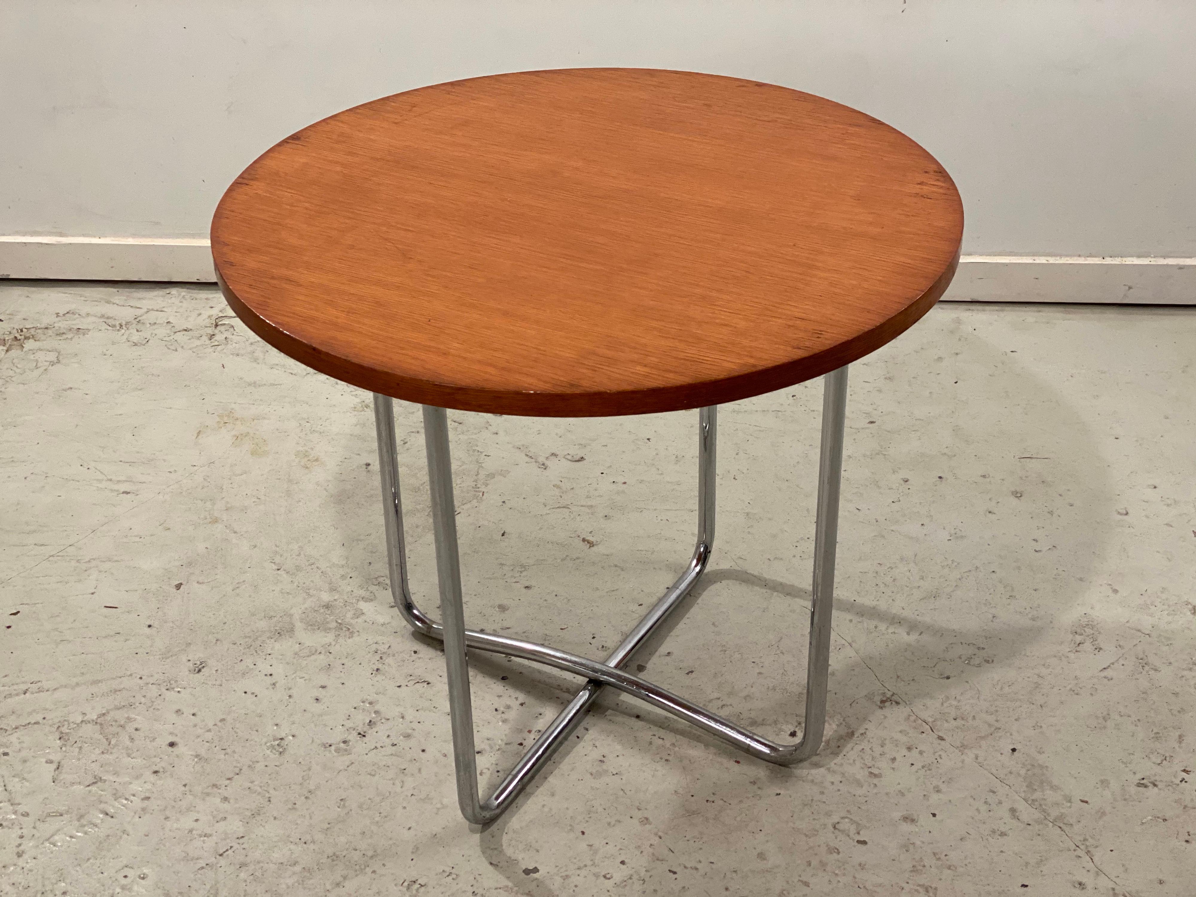 Beautiful tubular steel frame minimalistic Dutch design side table or coffee table manufactured by Auping circa 1950 and designed by Wim Rietveld. Table top in very good condition; the sticker tag is only partly visible.