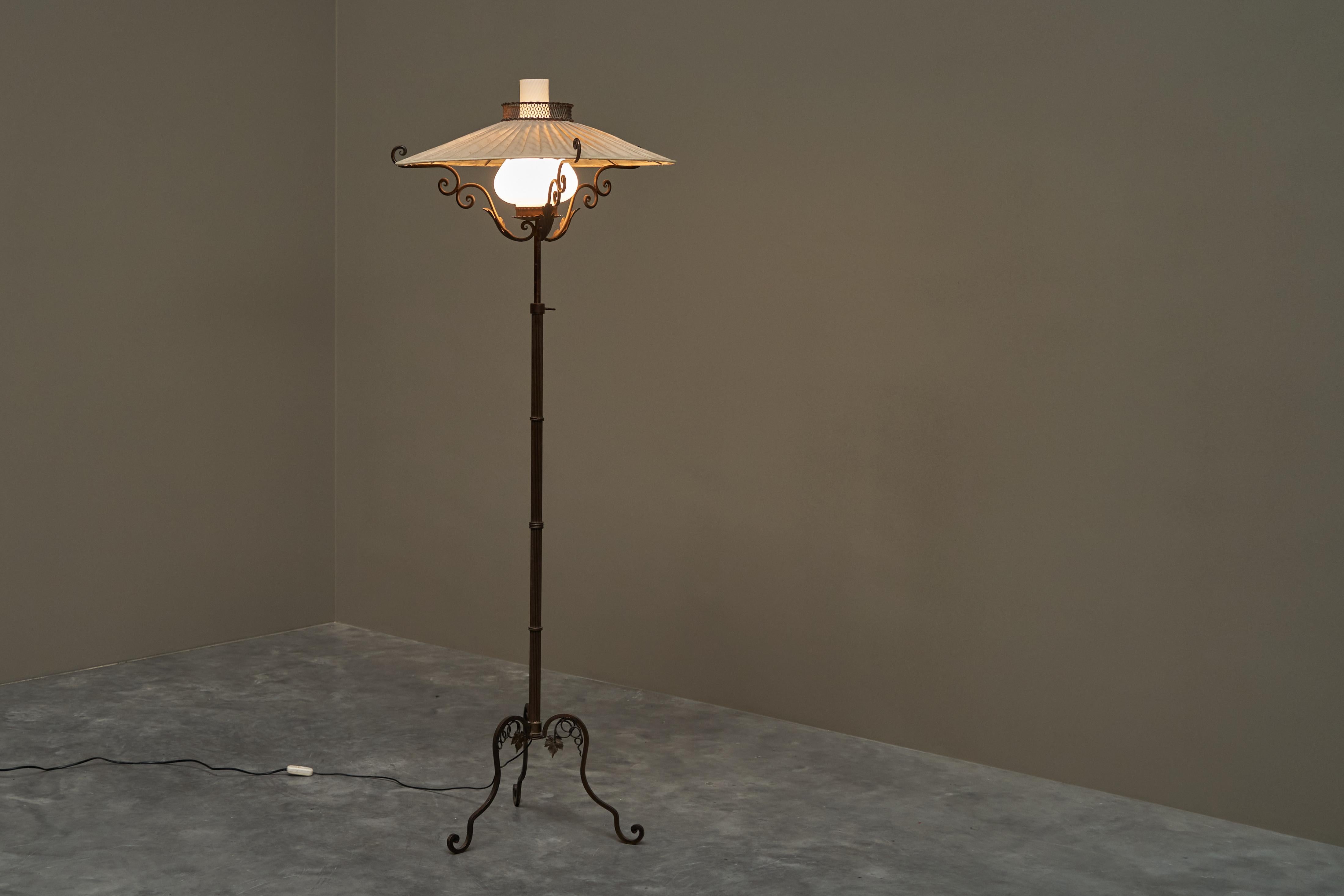 Art Nouveau Rare Winkelman & Van der Bijl Floor Lamp in Wrought Iron and Opaline Glass 1920s For Sale
