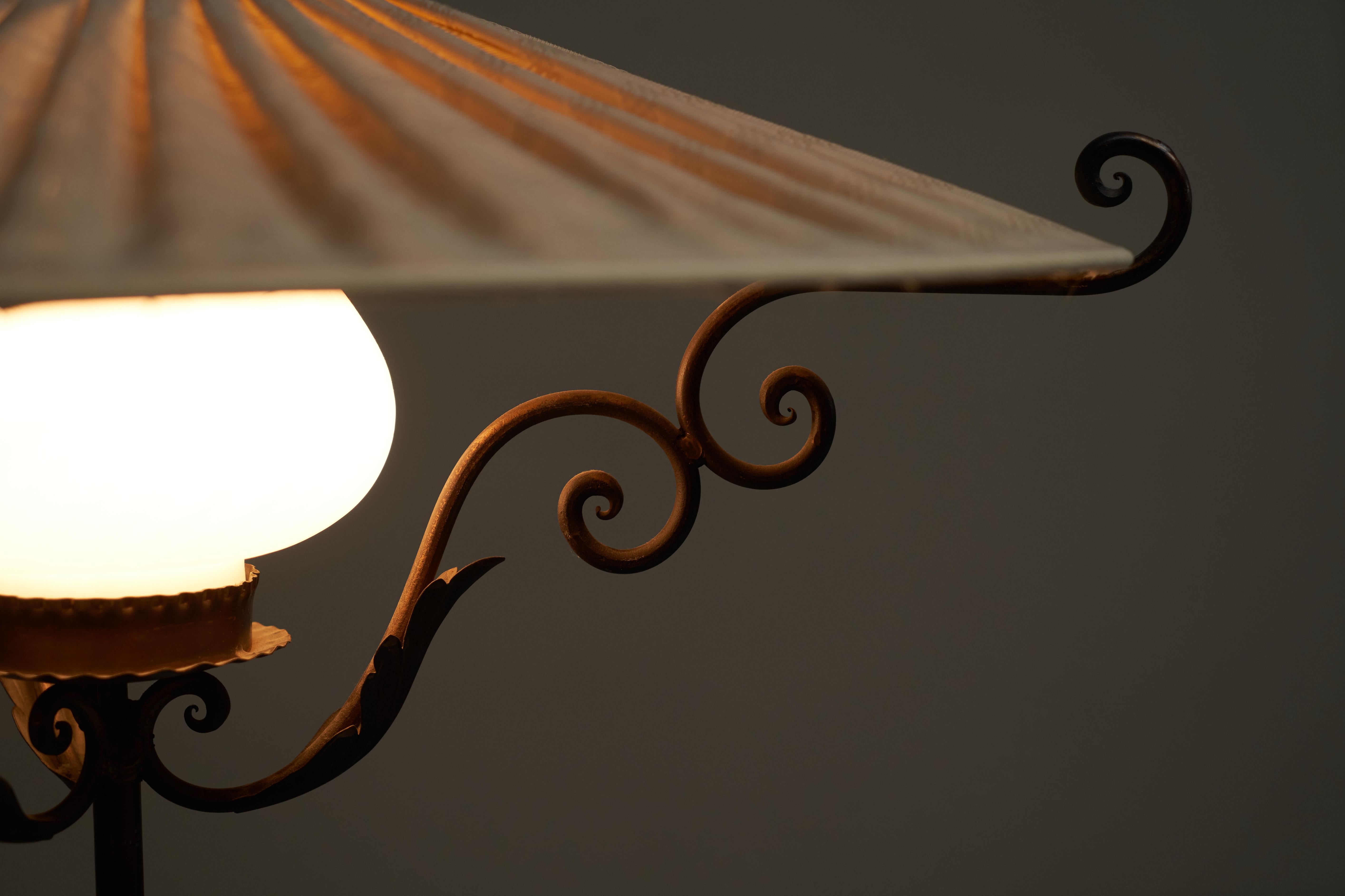 20th Century Rare Winkelman & Van der Bijl Floor Lamp in Wrought Iron and Opaline Glass 1920s For Sale
