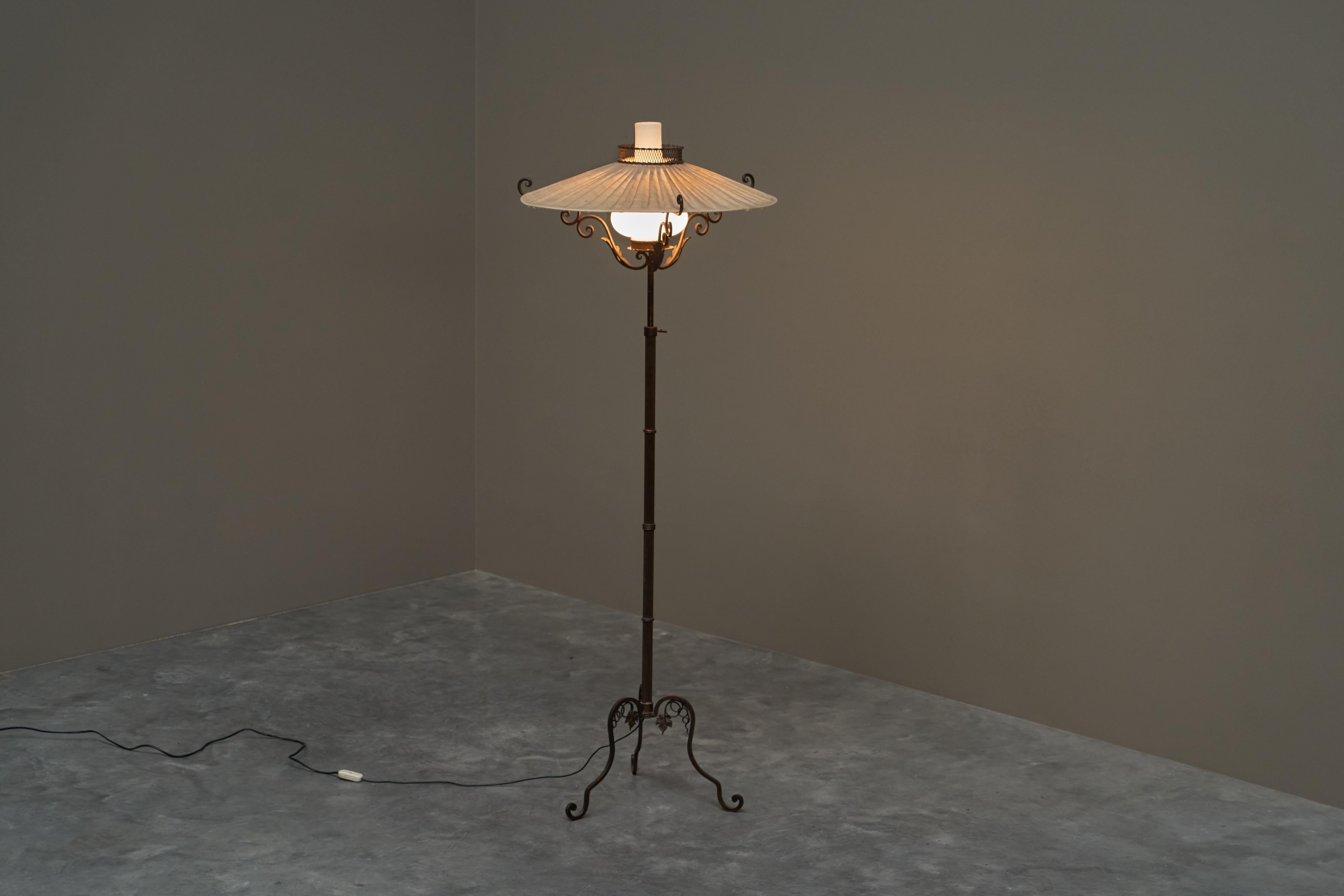 Fabric Rare Winkelman & Van der Bijl Floor Lamp in Wrought Iron and Opaline Glass 1920s For Sale