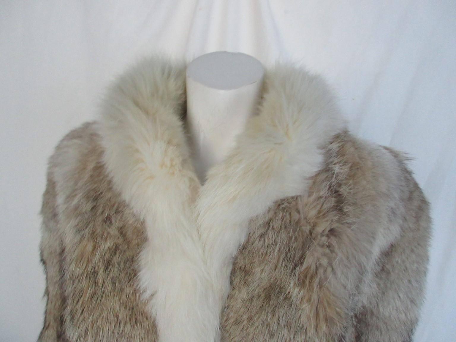 Rare wolf fur vintage jacket trimmed with fox fur

We offer more exclusive fur items, view our frontstore

Details:
With 2 pockets, 
Fully lined
3 closing hooks.
Size is aprox. medium, please check measurements

Please note that vintage items are