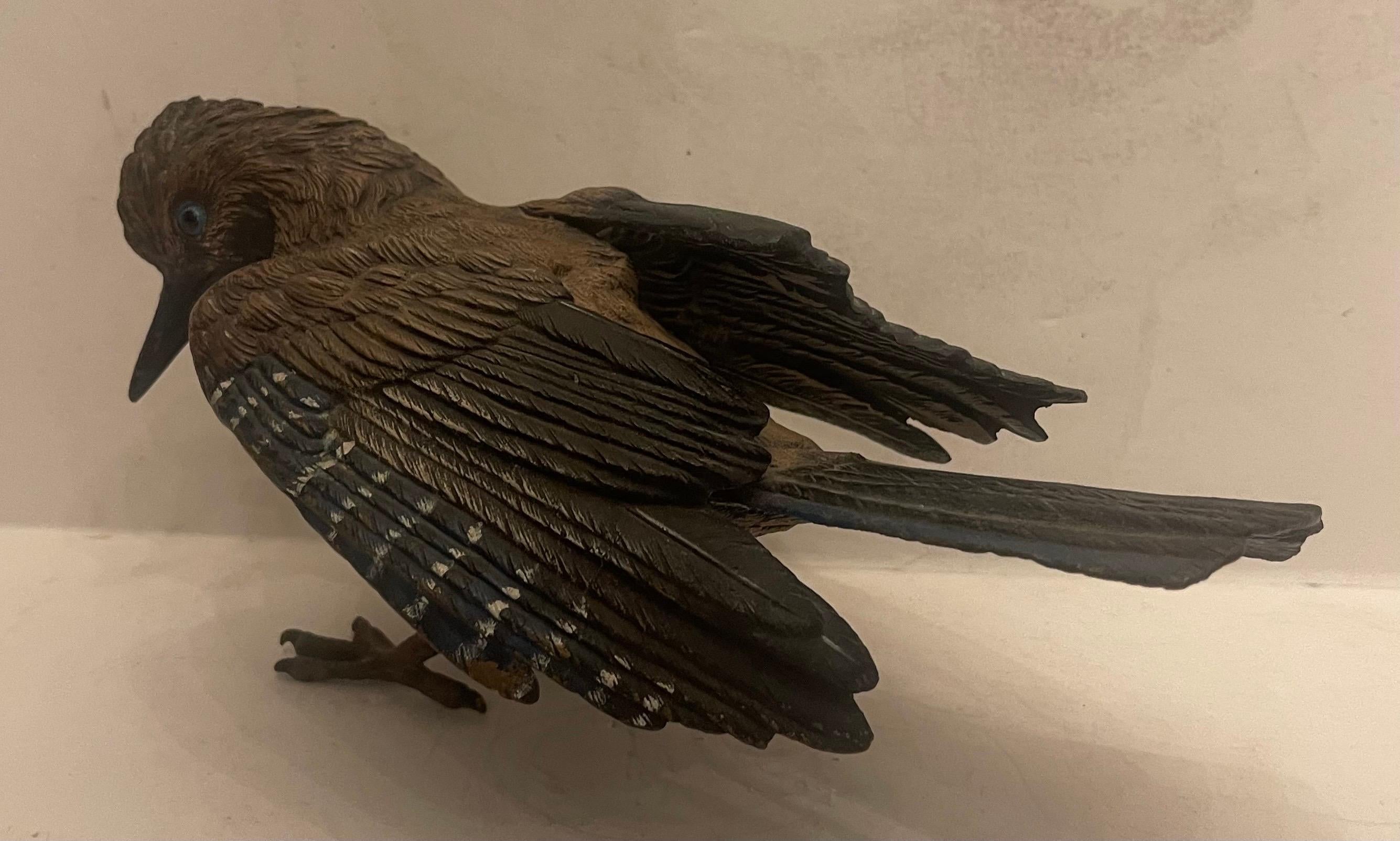 Rara y maravillosa escultura de Carl Kauba de bronce austriaco pintado en frío de gran tamaño de arrendajo azul en Bueno estado para la venta en Roslyn, NY