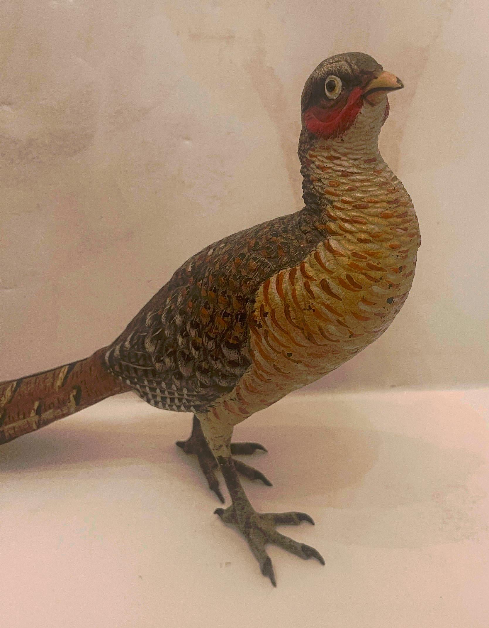 Rara e meravigliosa scultura di fagiano di grandi dimensioni in bronzo austriaco dipinta a freddo di Carl Kauba In condizioni buone in vendita a Roslyn, NY