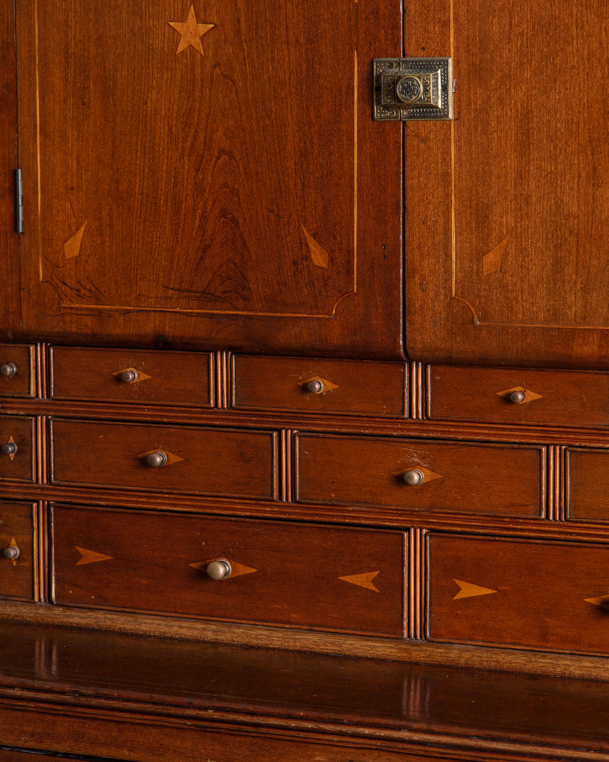 Rare cabinet de médecin à coupole en bois marqueté, Circa 1840 en vente 6