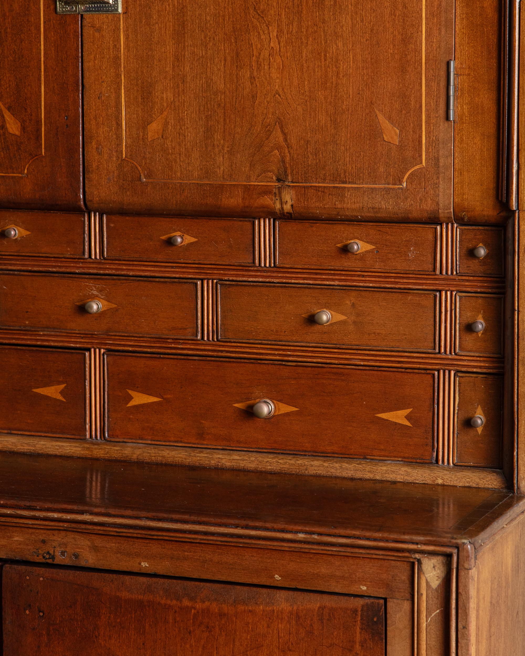 Rare cabinet de médecin à coupole en bois marqueté, Circa 1840 en vente 7