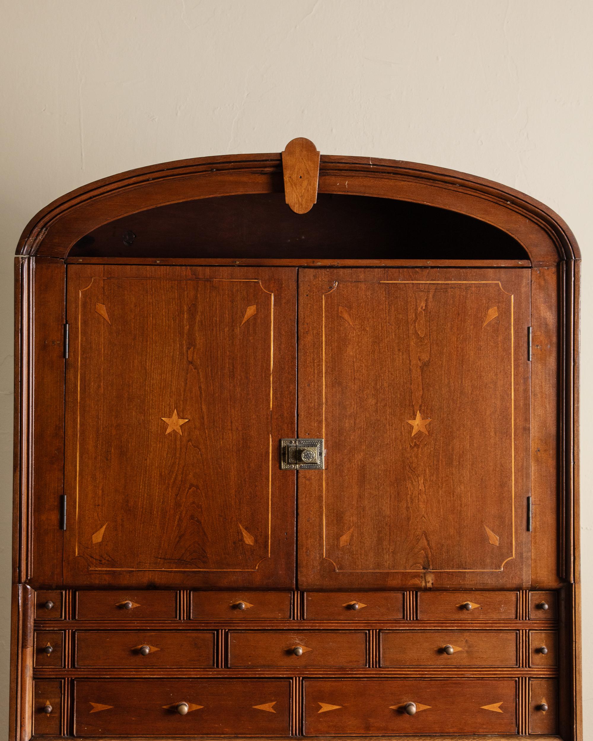 Rare cabinet de médecin à coupole en bois marqueté, Circa 1840 en vente 8