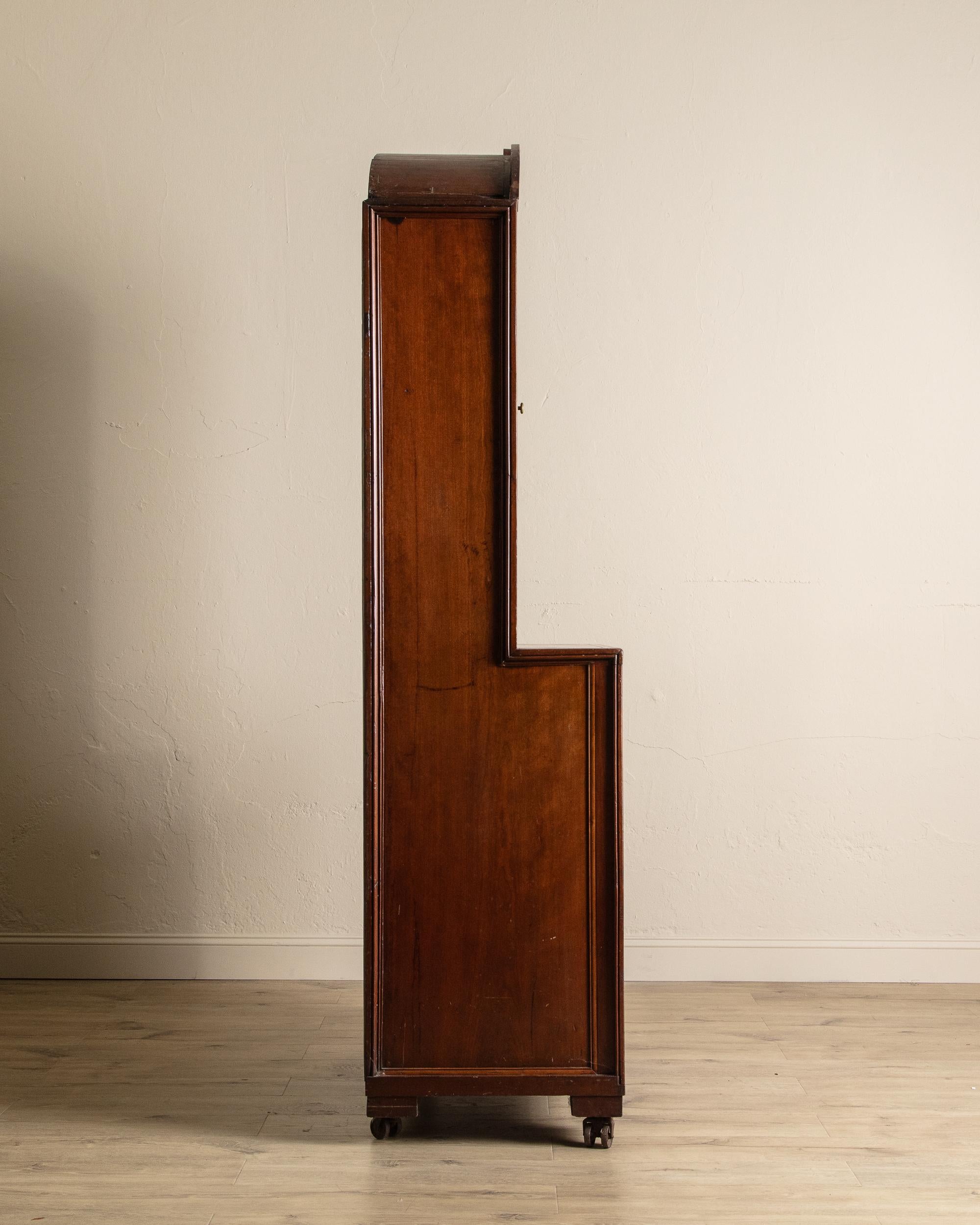 Incrusté Rare cabinet de médecin à coupole en bois marqueté, Circa 1840 en vente
