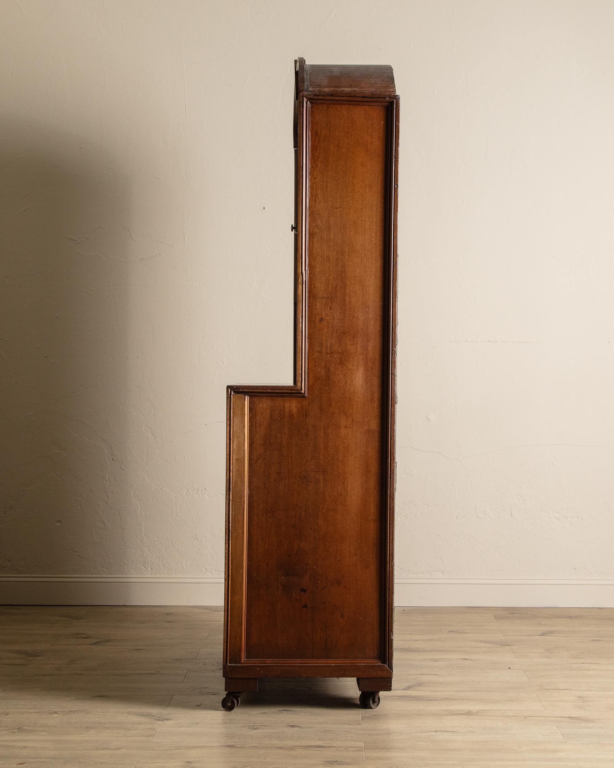 XIXe siècle Rare cabinet de médecin à coupole en bois marqueté, Circa 1840 en vente