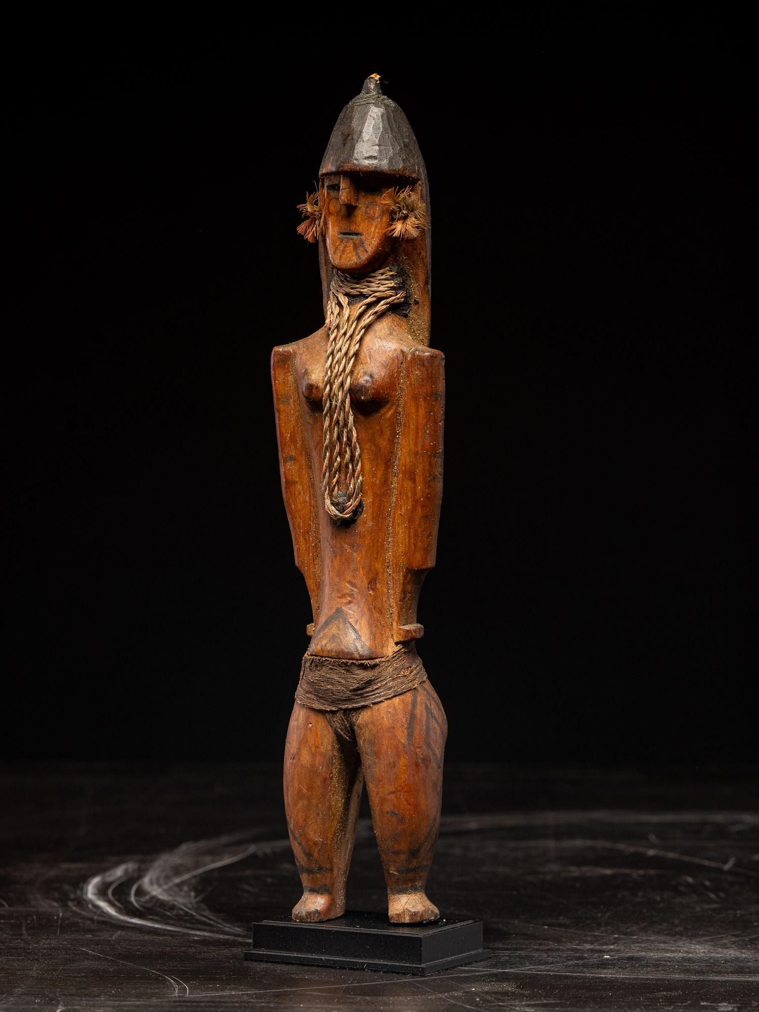 Rara muñeca Karaja ceremonial de madera con círculos distintivos en la cara, Brasil en venta 2