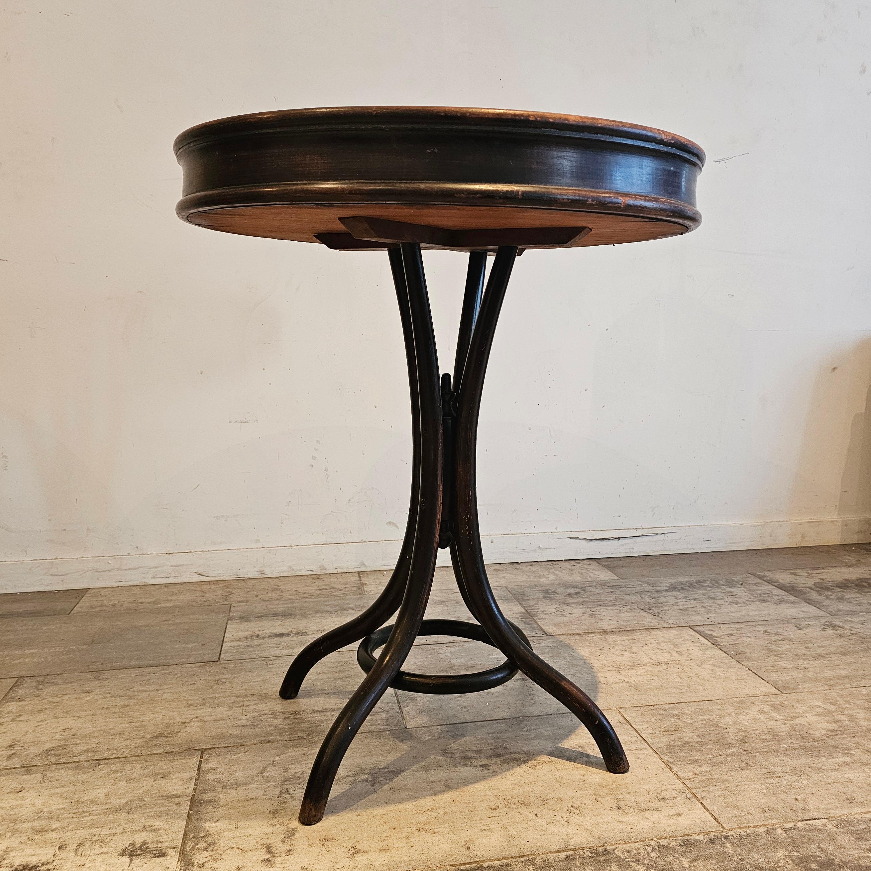 Allemand Rare table à fleurs en bois de Jacob et Josef Khon