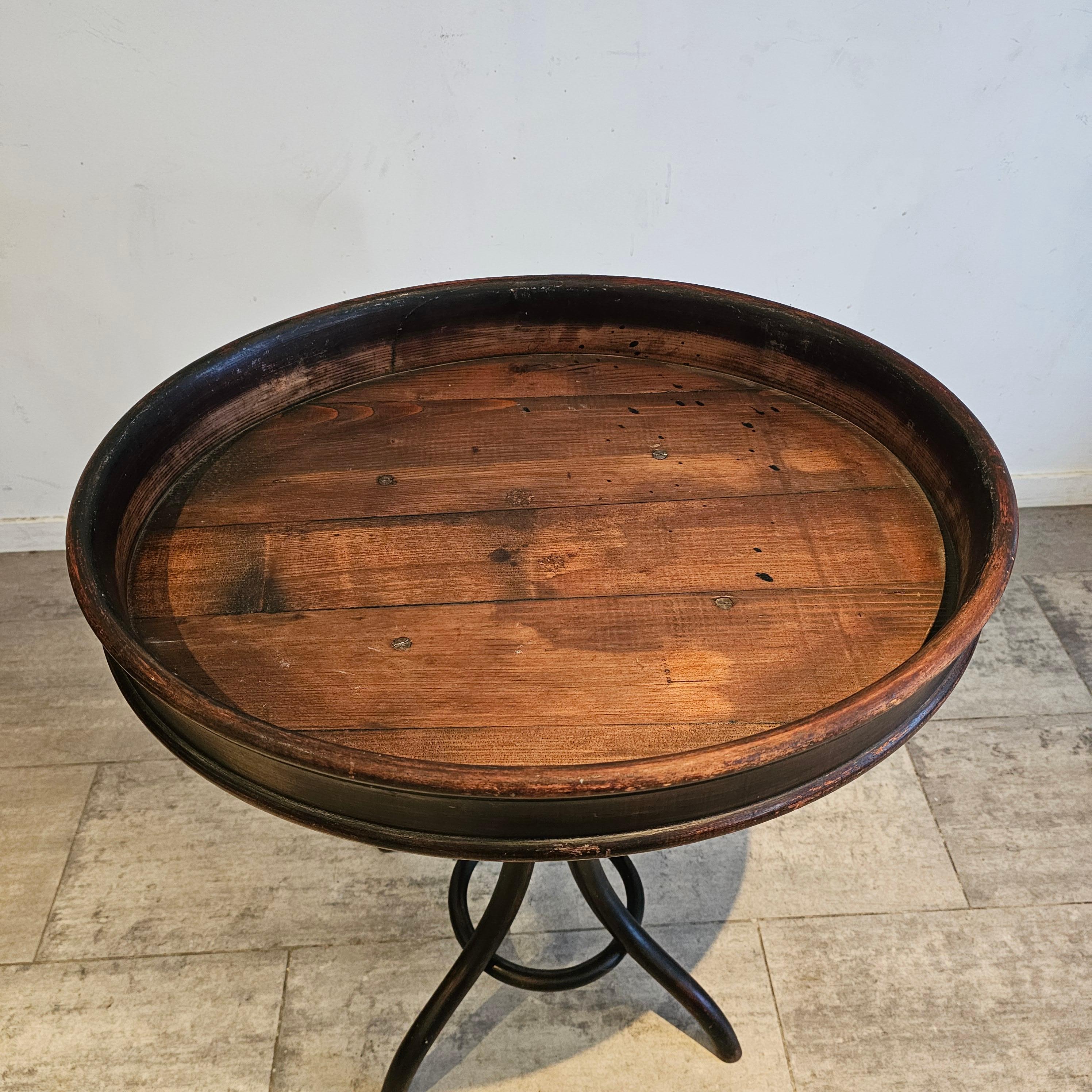 Rare, Wooden Flower Table from Jacob and Josef Khon In Good Condition For Sale In Waasmunster, BE