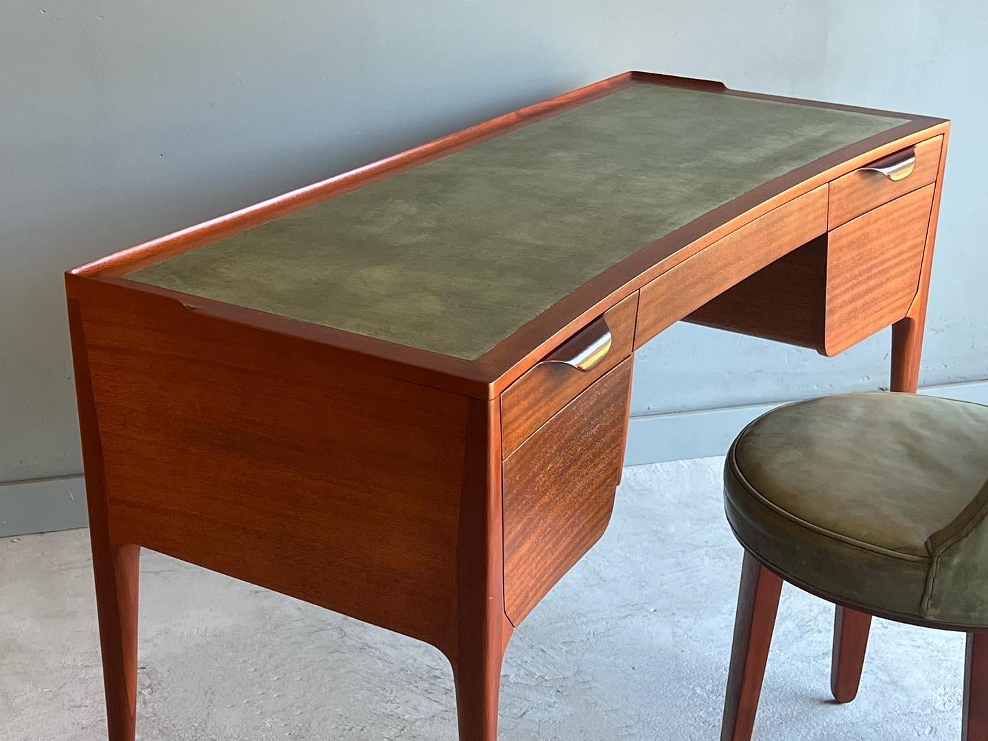Rare Writing Desk & Chair by Edward Wormley for Dunbar, Leather Top In Good Condition In Round Rock, TX