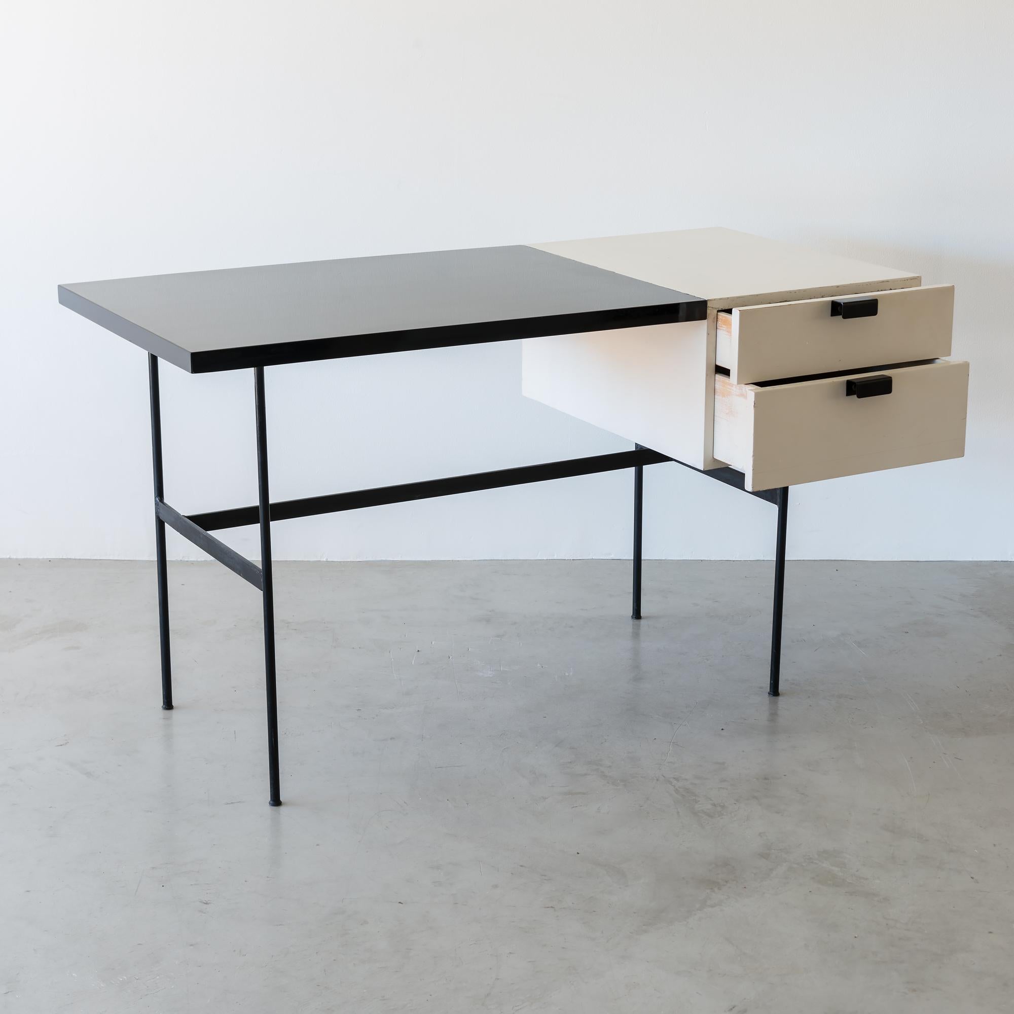 Mid-Century Modern Rare Writing Desk CM141 by Pierre Paulin for Thonet in Original White Paint
