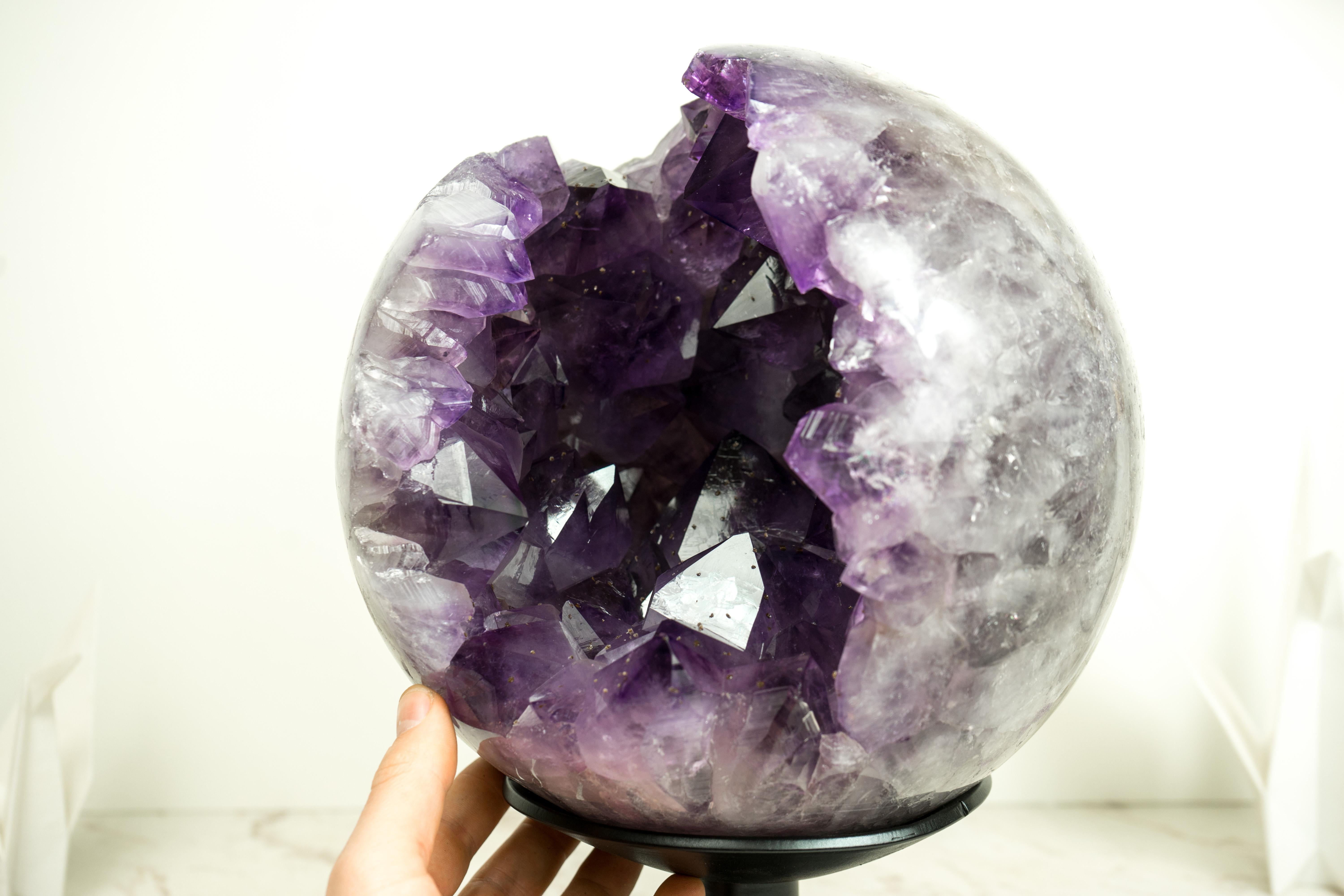 Rara sfera di ametista X-Large con grande ametista viola intenso, scultura di cristallo in vendita 9
