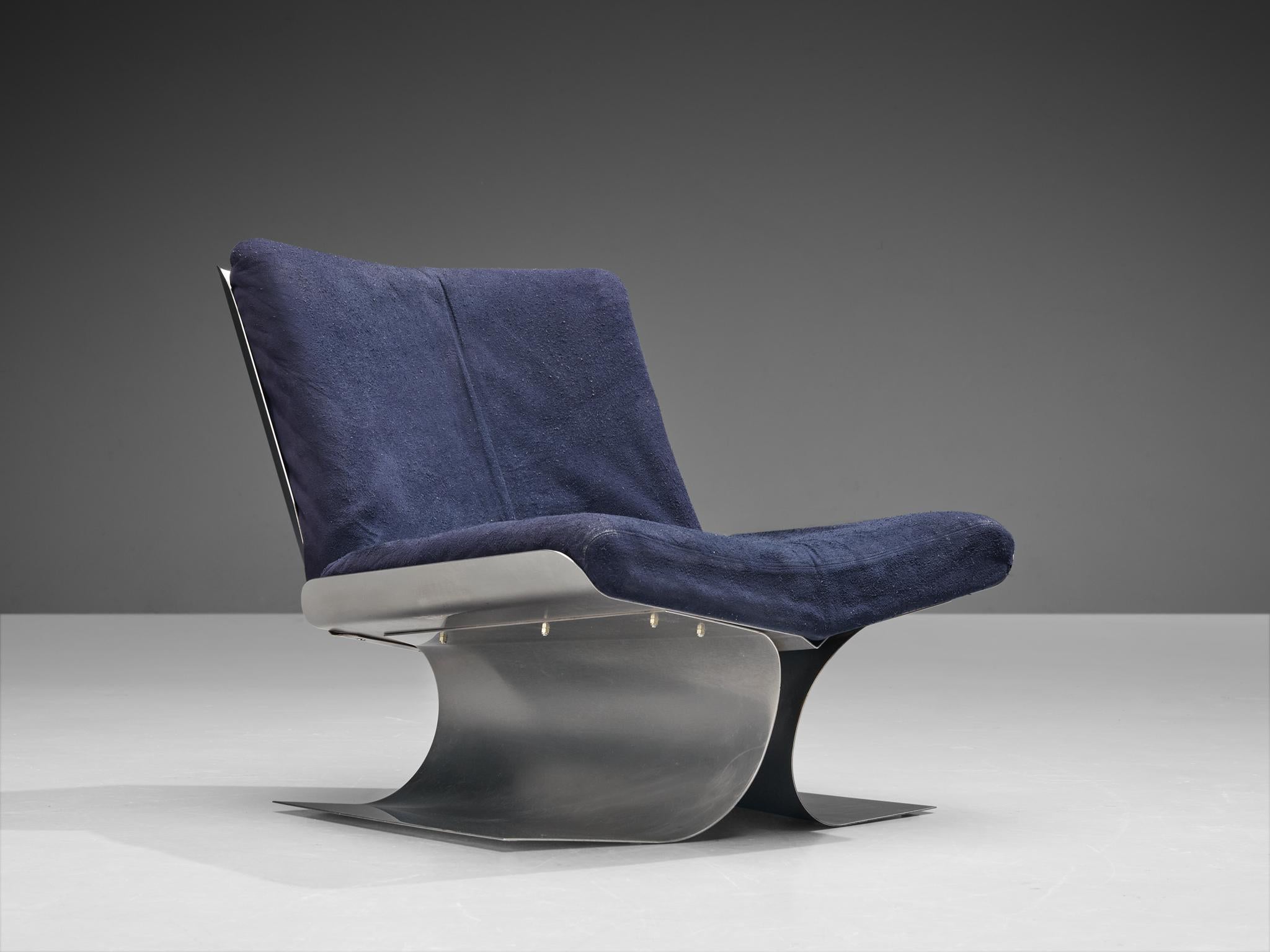 Xavier Féal, Lounge chair, brushed steel, fabric, France, ca. 1970

Rare lounge chair designed by French interior architect Xavier Féal in the 1970s. The smooth and sculptural chair is made of brushed steel, Féals signature material. The base has a