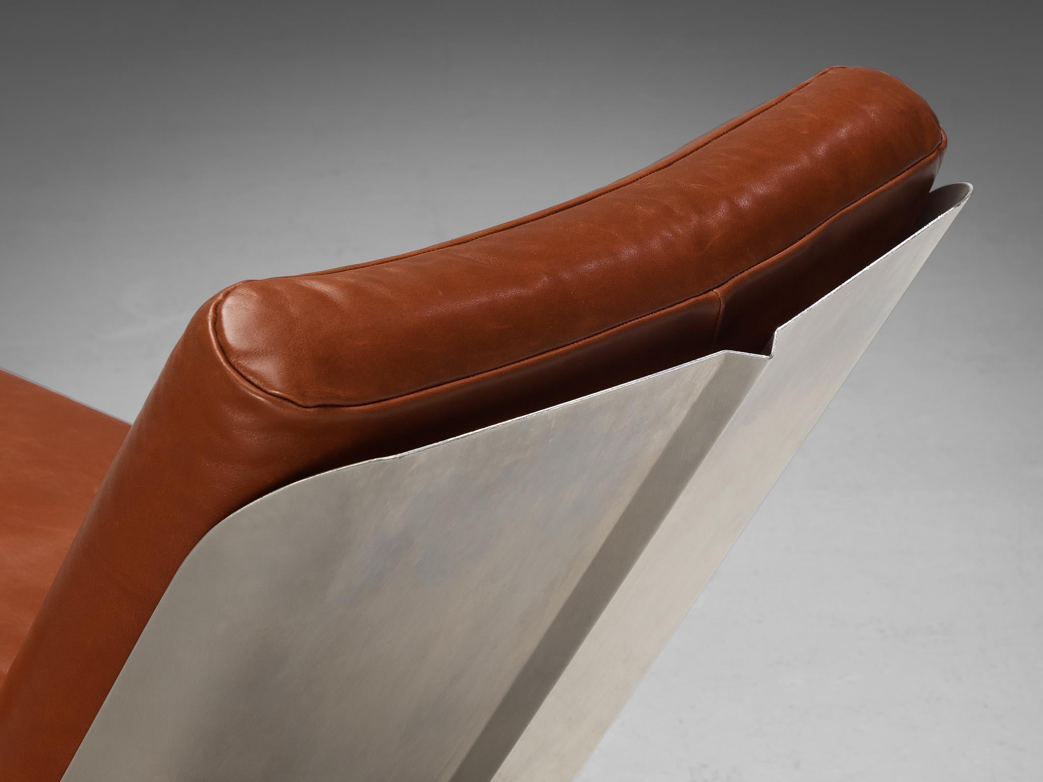 Postmoderne Rare chaise longue Xavier Féal en acier brossé et cuir cognac  en vente