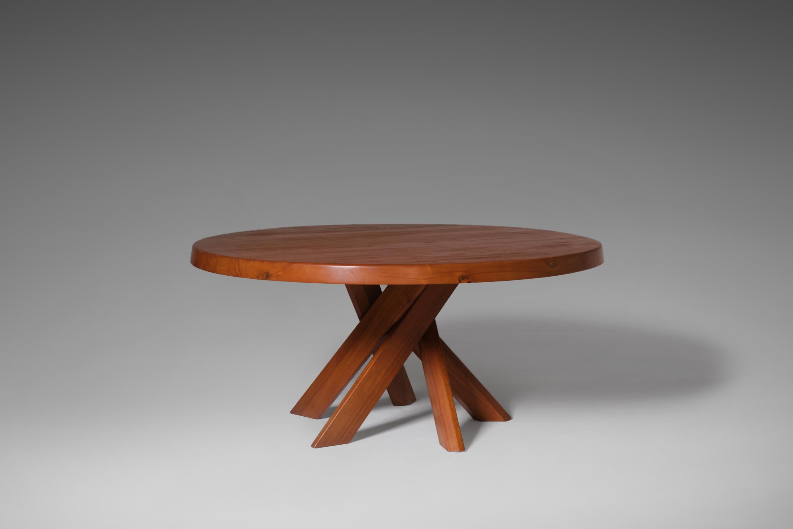 Rare XL round dining table mod. ‘T21E SFAX' in Solid elm by Pierre Chapo, France, 1960's. Remarkable design made of solid elmwood with a beautiful exposed grain, giving the table a rich, warm and natural appearance. The sculptural base composed of 5