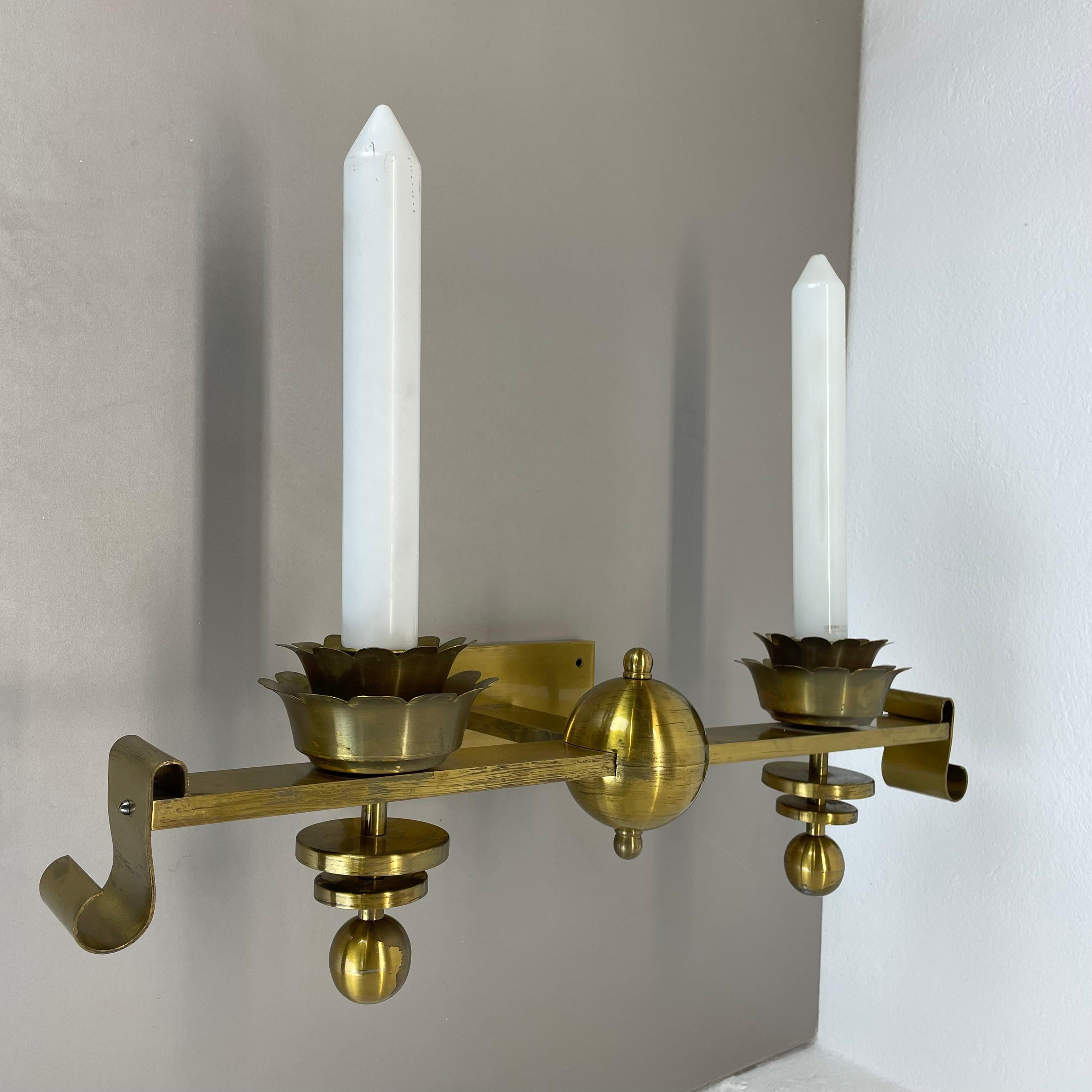 Article:

xxl brass theatre wall light



Origin:

Italy



Age:

1950s


This modernist light was produced in Italy in the 1950s in Italy. It is a high quality handmade work of solid brass with an absolute unique design, and a real masterpiece. it