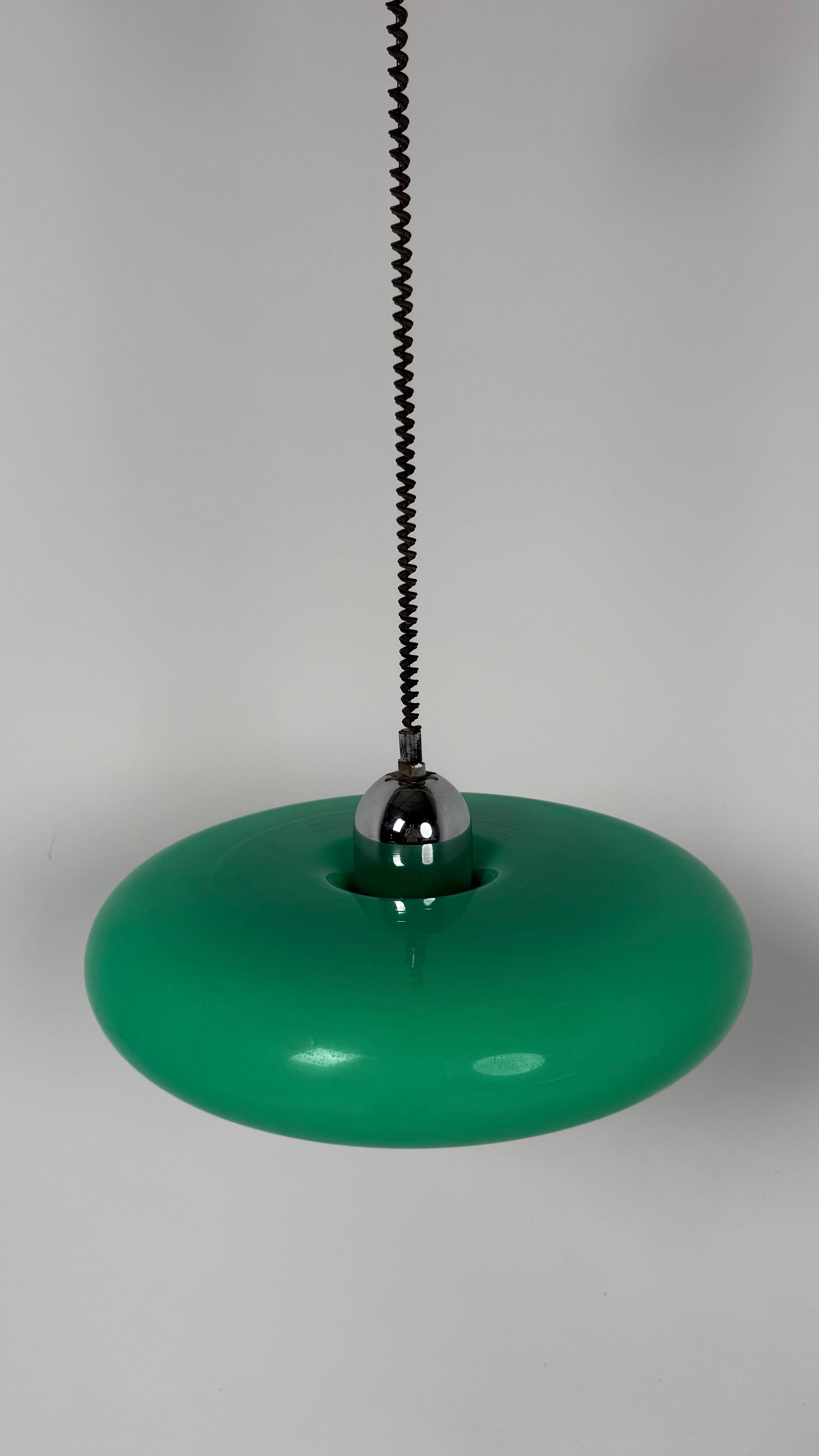 Cromo Rara lampada a sospensione Greene & Greene UFO di Guzzini XXL in vendita