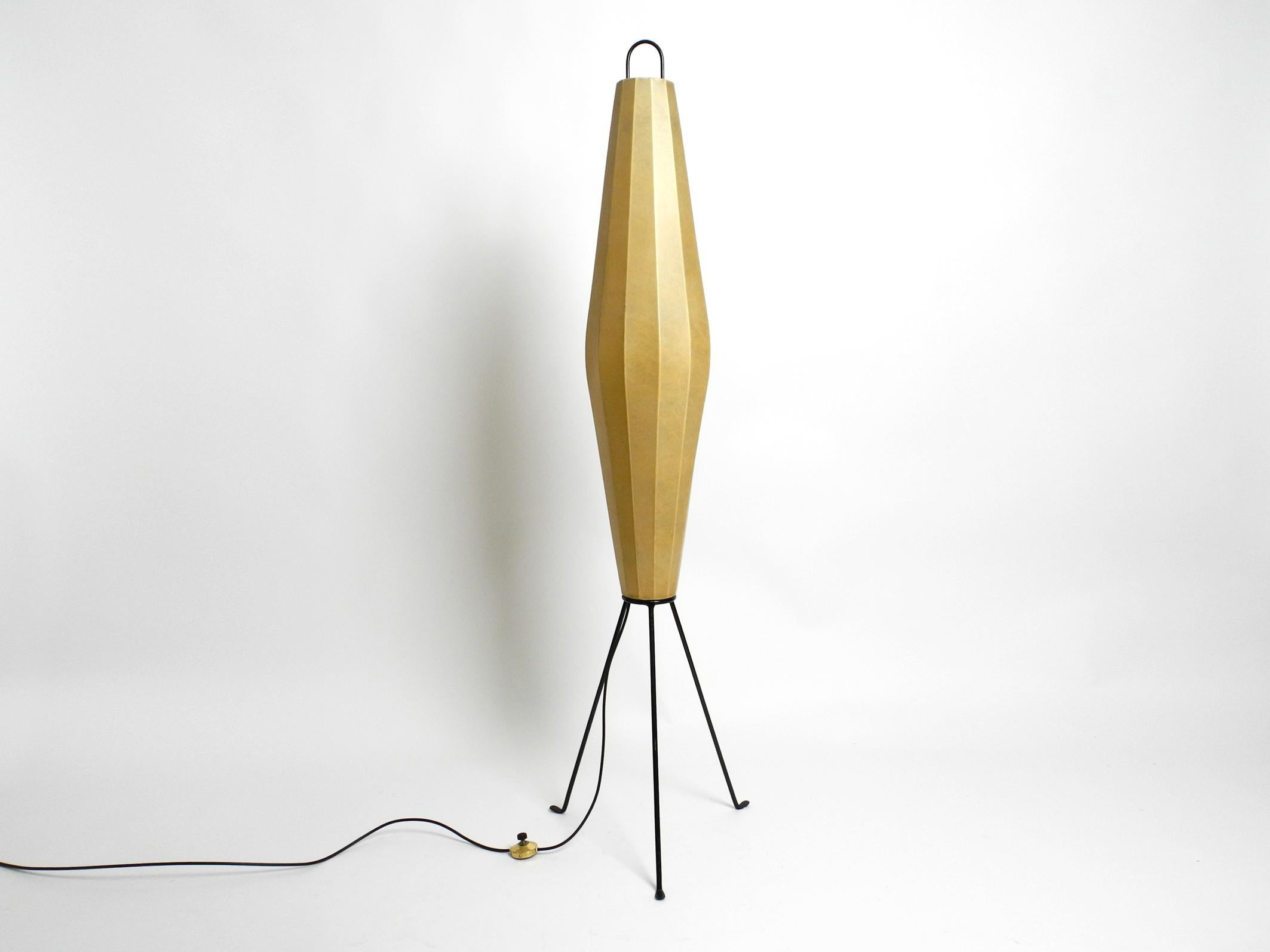 Very rare huge Mid Century Modern Tripod Cocoon floor lamp. XXL height of 160 cm.
Manufacturer is 