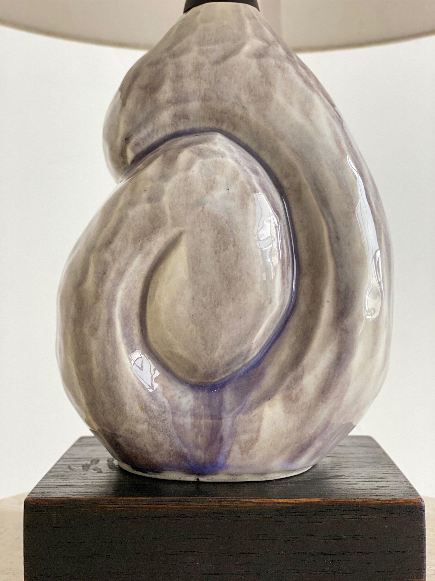 Rare lampe Nautilus en céramique émaillée lavande montée par Yasha Heifetz, années 1950 en vente 4