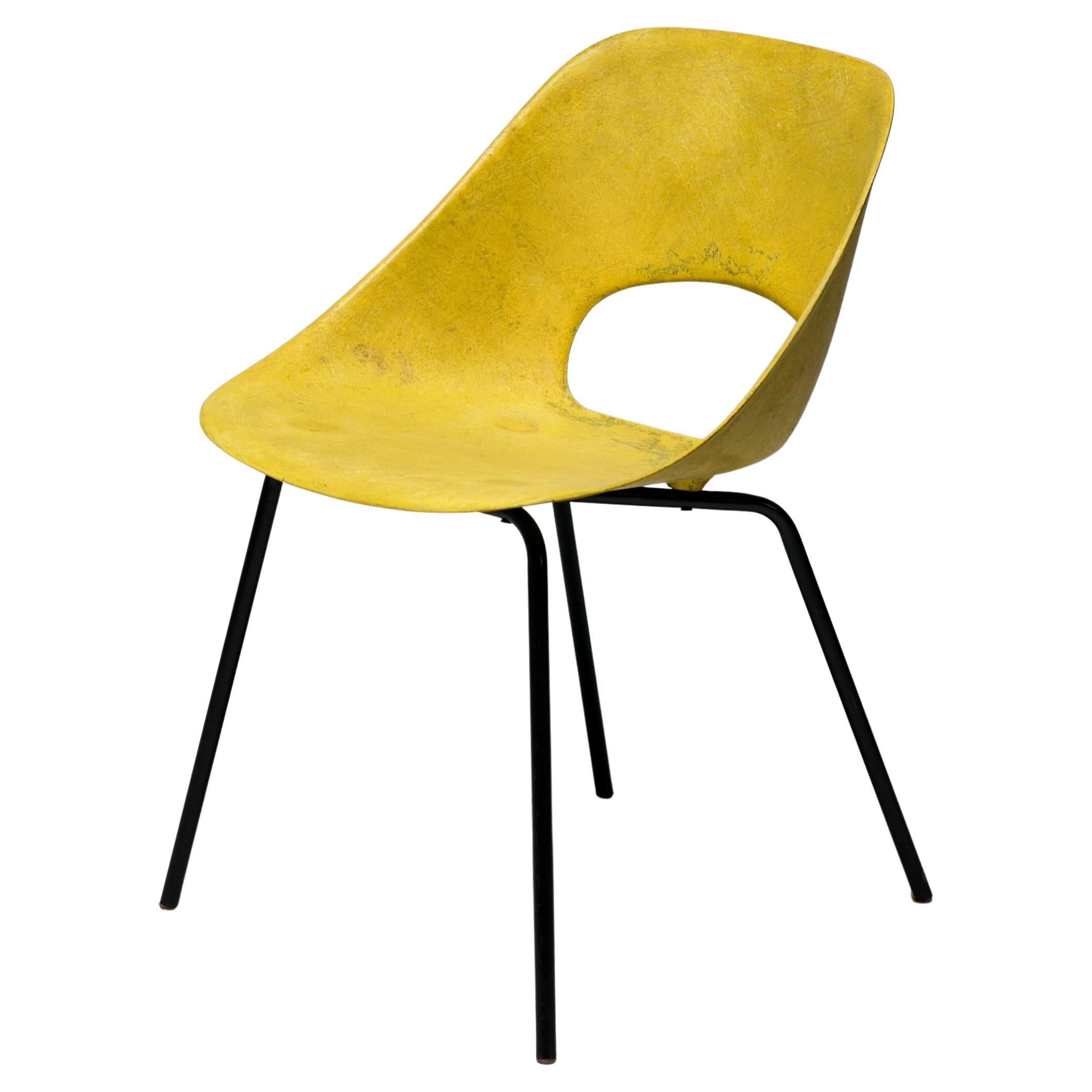 Rare chaise tulipe en fibre de verre jaune de Pierre Guariche pour Steiner, années 1950